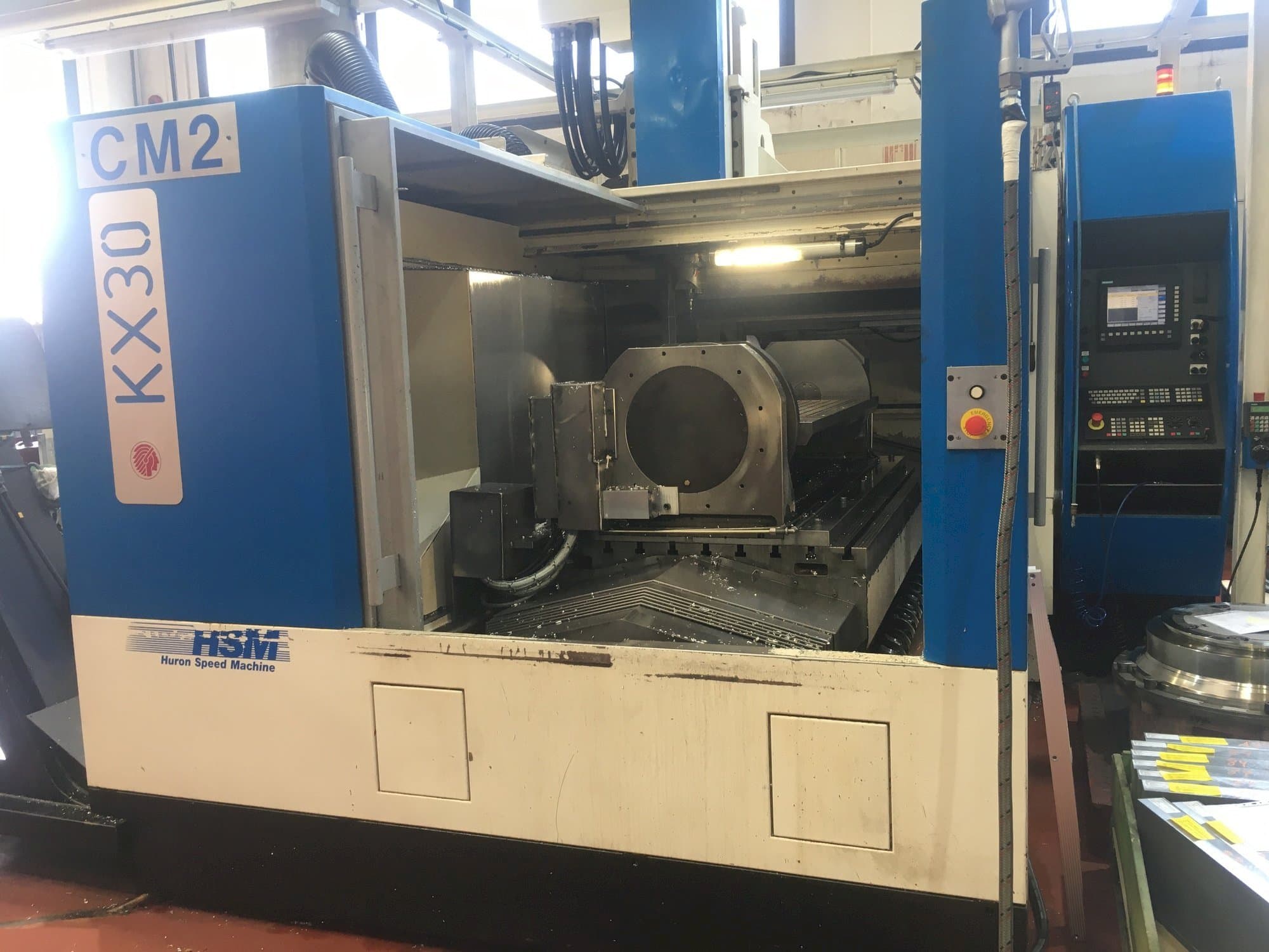 Вид станка Huron KX30  спереди