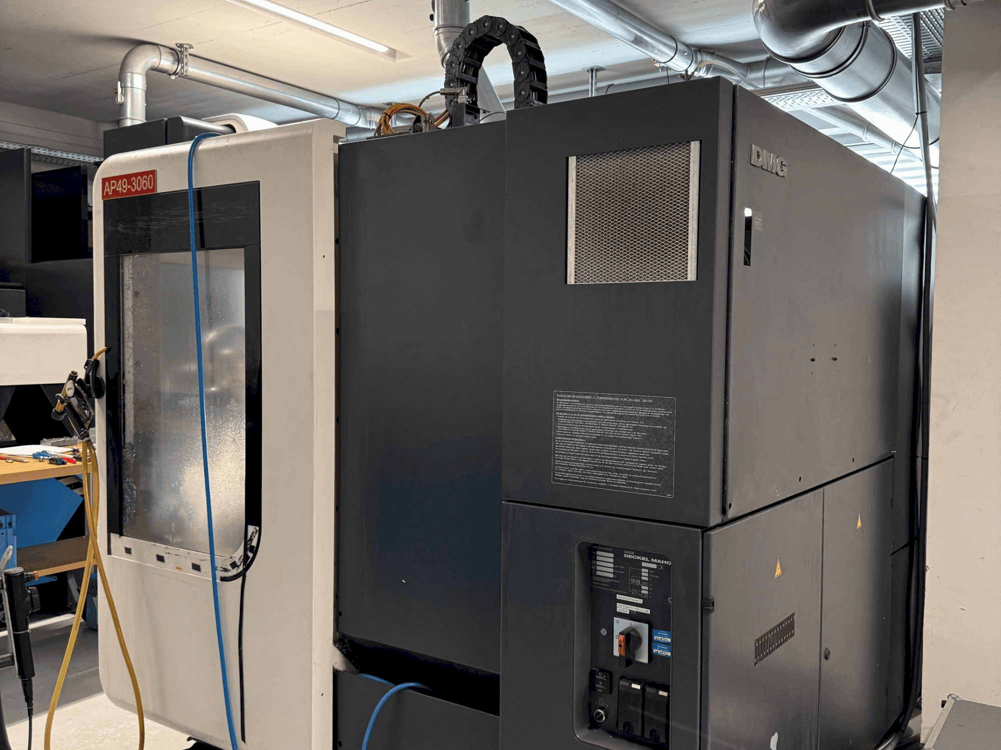 Вид станка DMG DECKEL MAHO DMU 70 Evolution linear  спереди