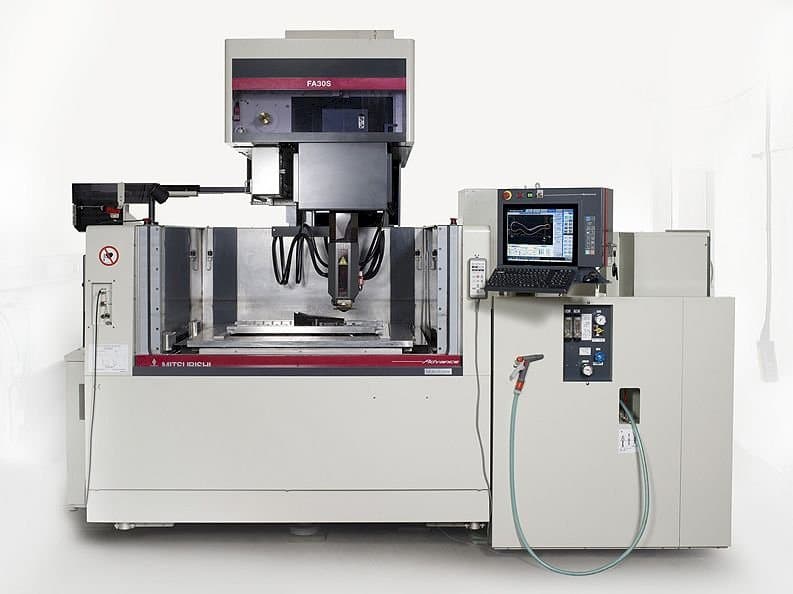 Вид станка Mitsubishi FA 30S Advance  спереди