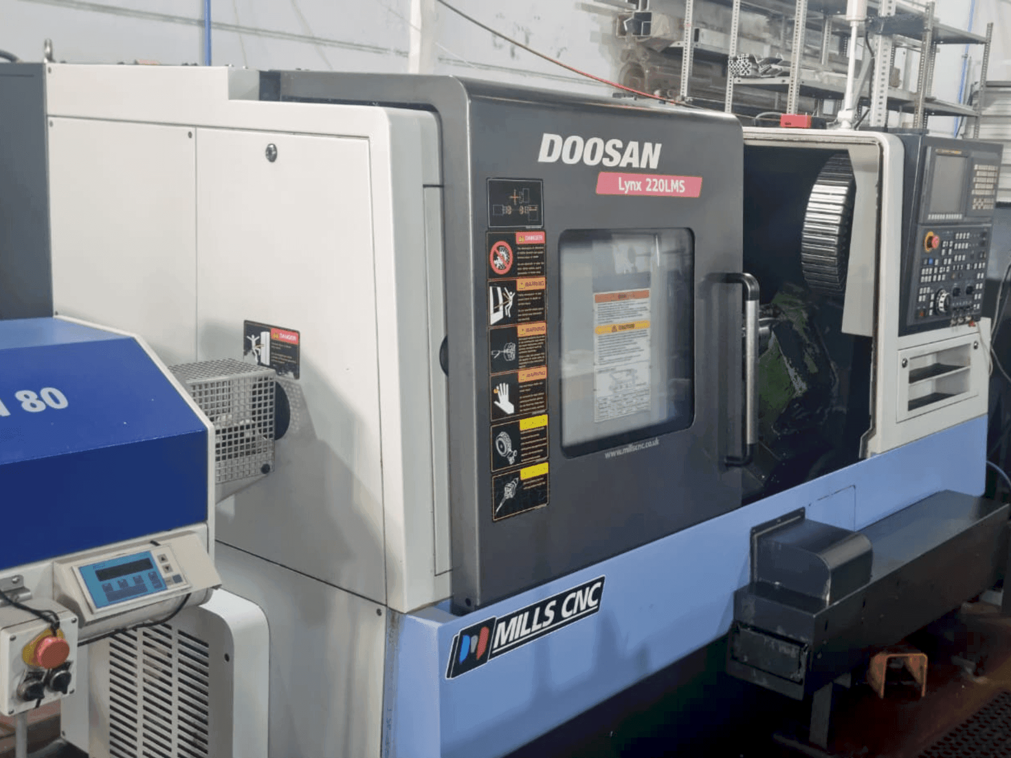 Вид станка DOOSAN Lynx 220 LMSA  спереди