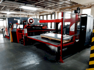 Вид станка AMADA EMK 3610NT  спереди