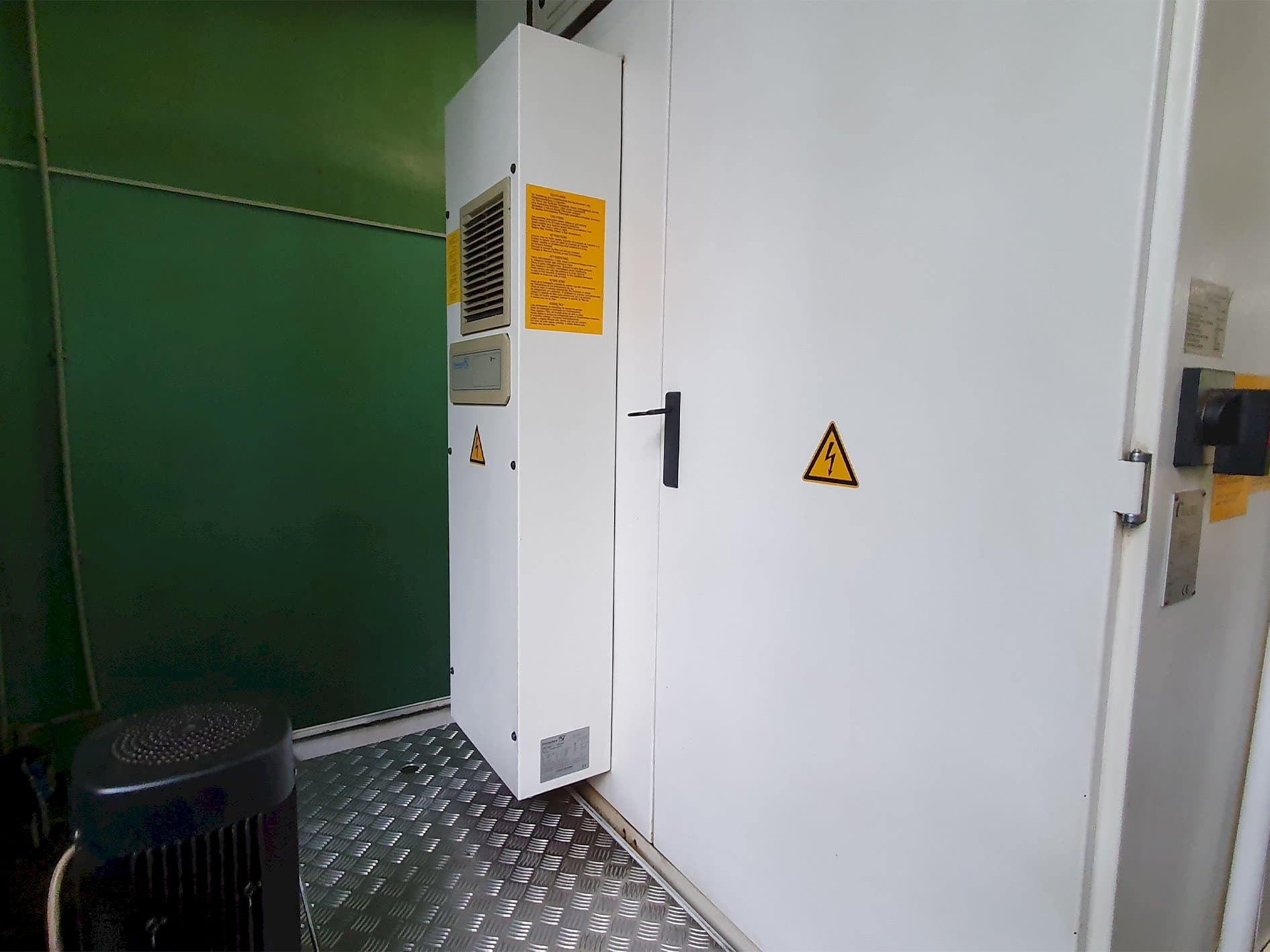 Вид  станка Walter Helitronic Power  сзади