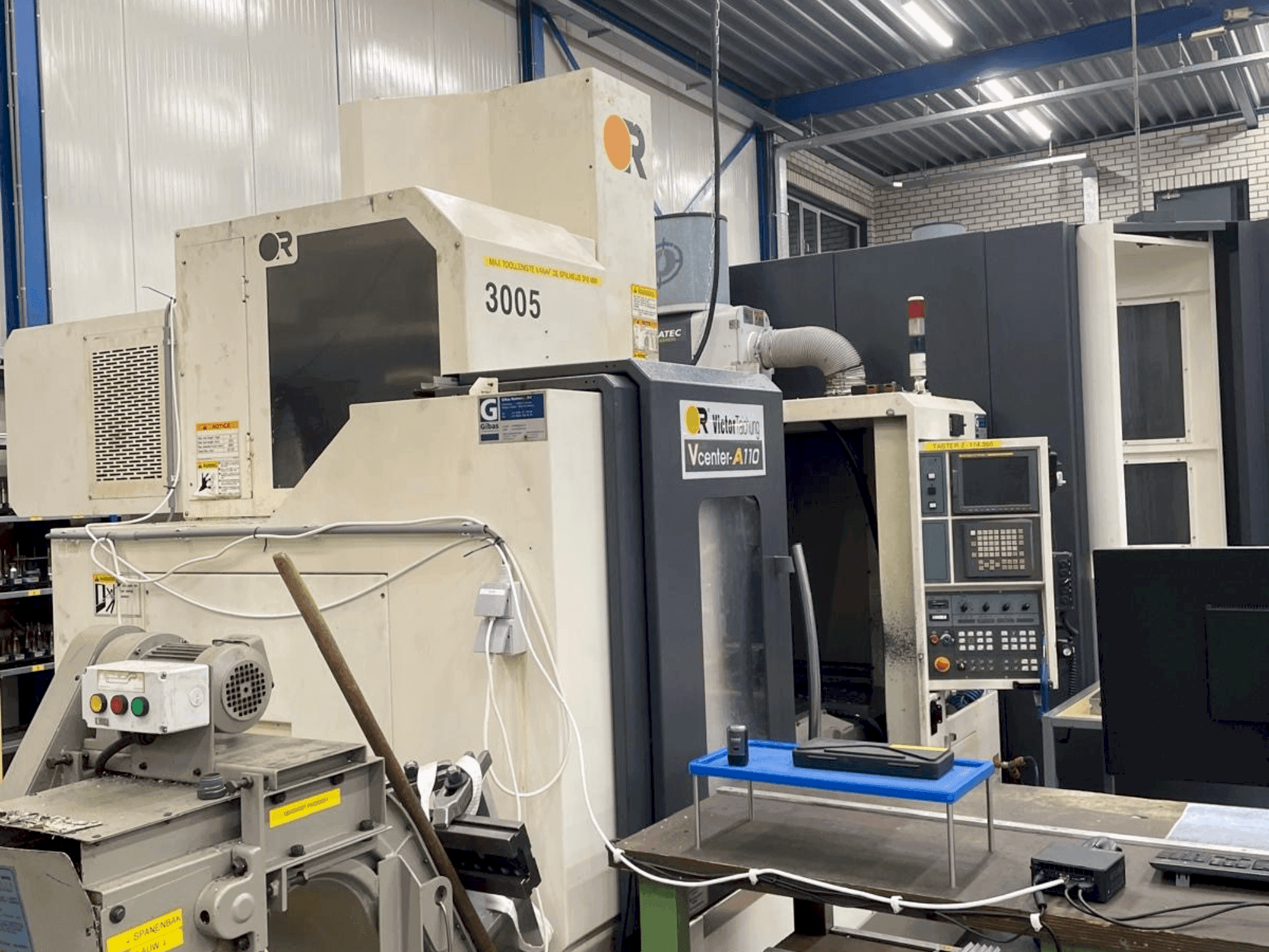 Вид станка VICTOR TAICHUNG A110  спереди