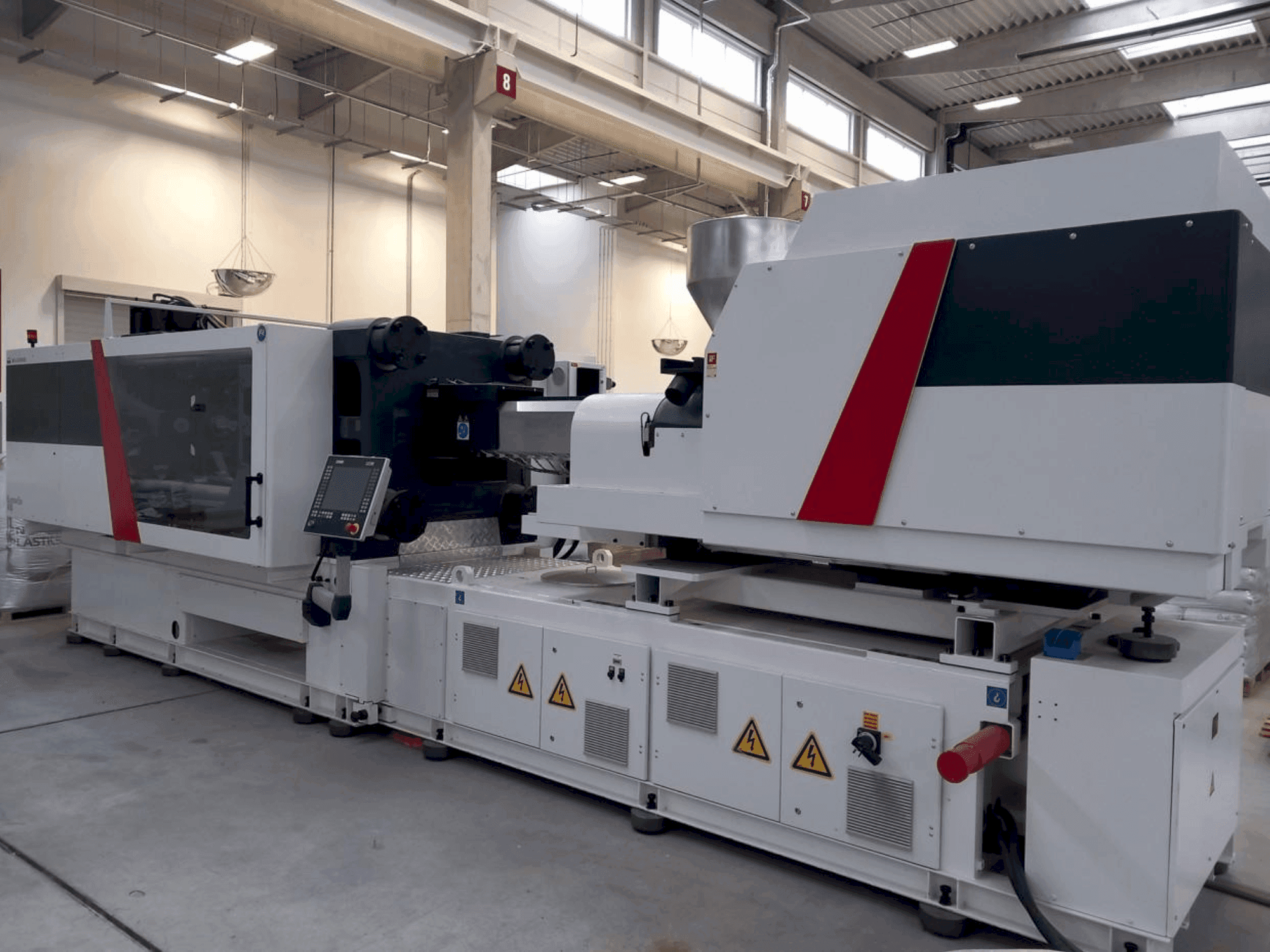 Вид станка Milacron Elektron Evo 450  спереди