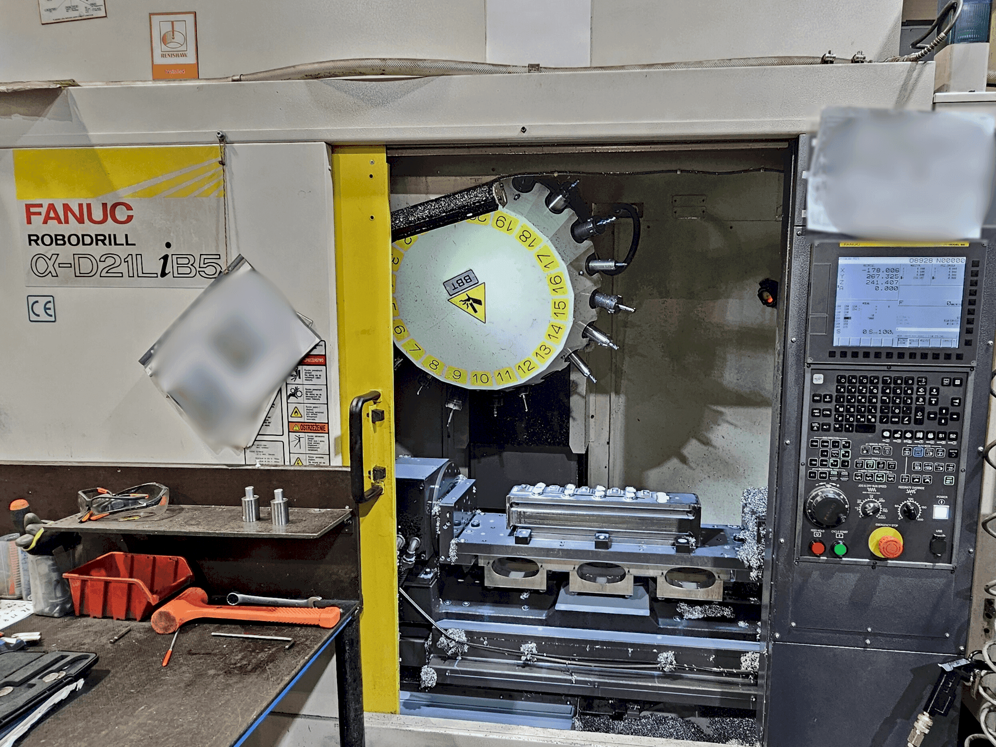 Вид станка FANUC Robodrill α-D21L iB 5  спереди