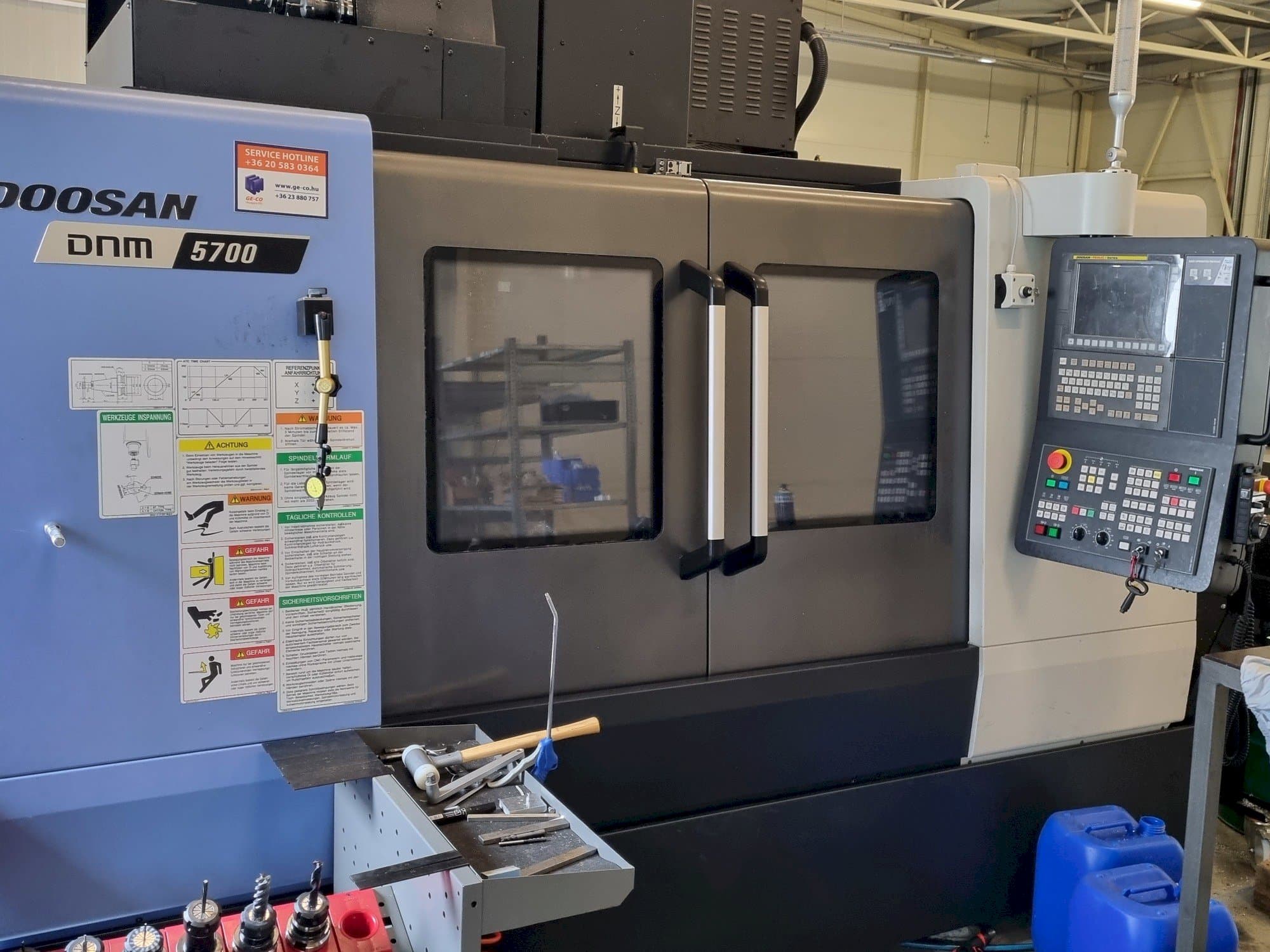 Вид станка DOOSAN DNM 5700  спереди