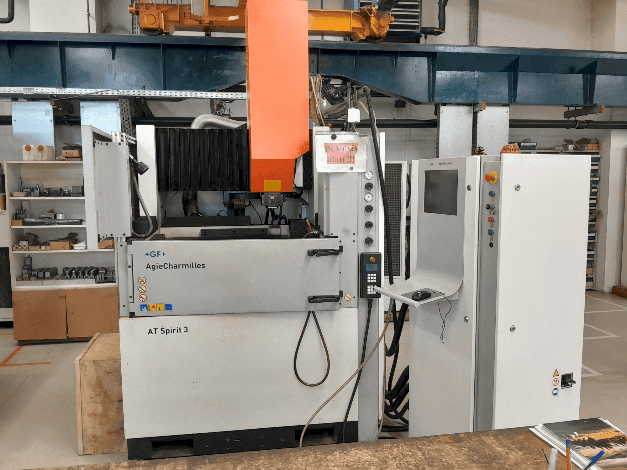 Вид станка AgieCharmilles Spirit 3  спереди