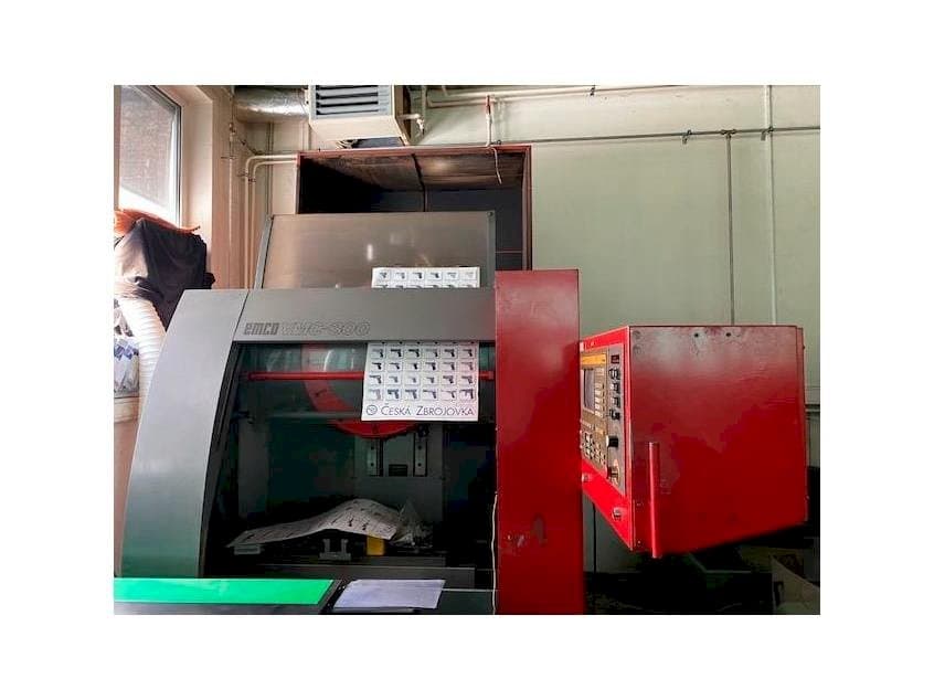 Вид станка EMCO VMC 300  спереди