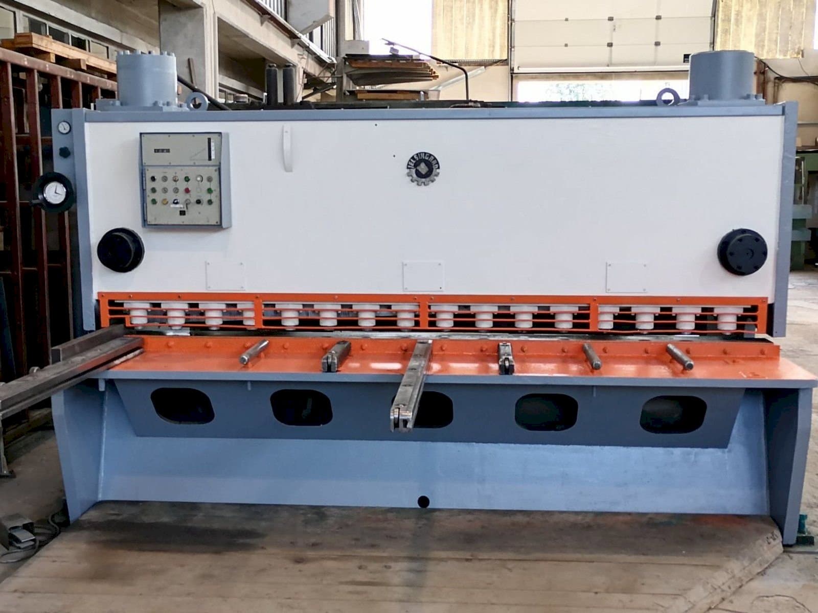 Вид станка Jelšingrad MVCS 3100/13  спереди