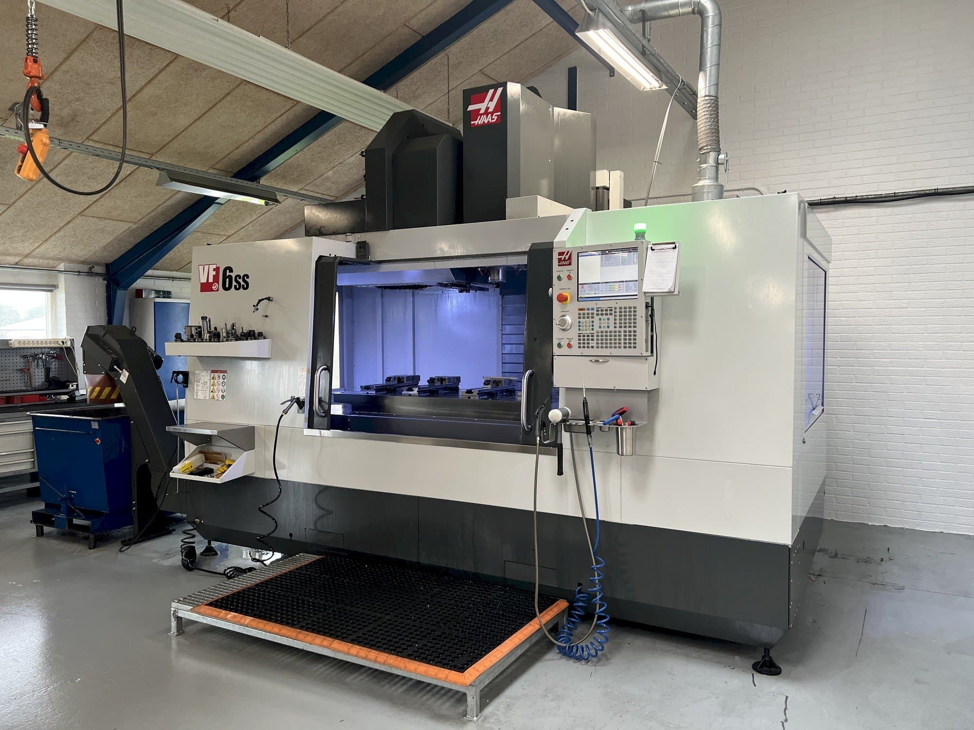 Вид станка HAAS VF6-SS  спереди