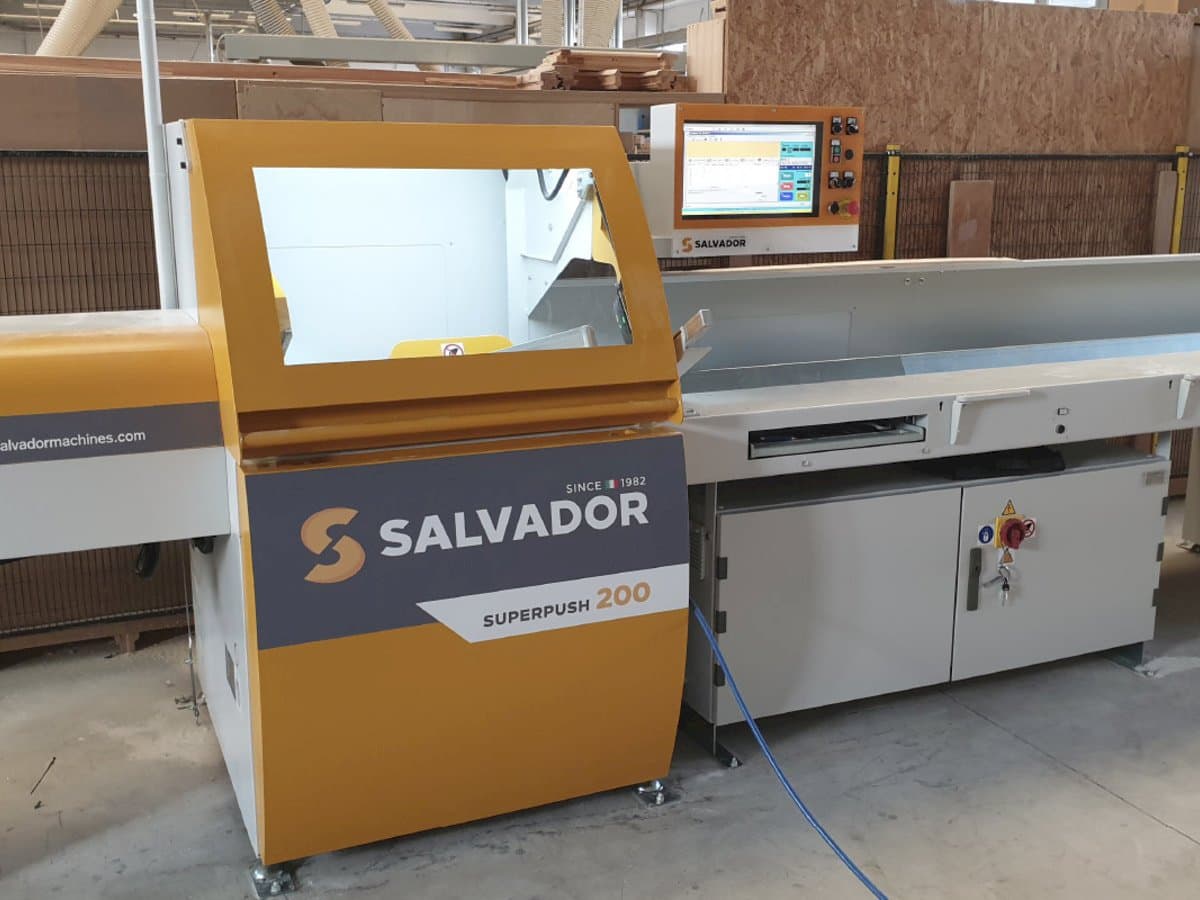 Вид станка SALVADOR Superpush 200  спереди