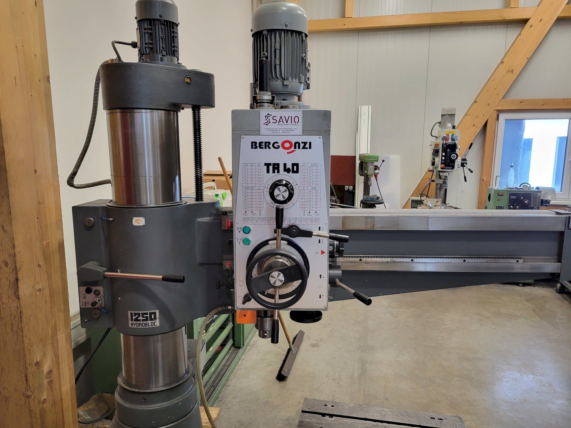 Вид станка BERGONZI TR40/1250H  спереди