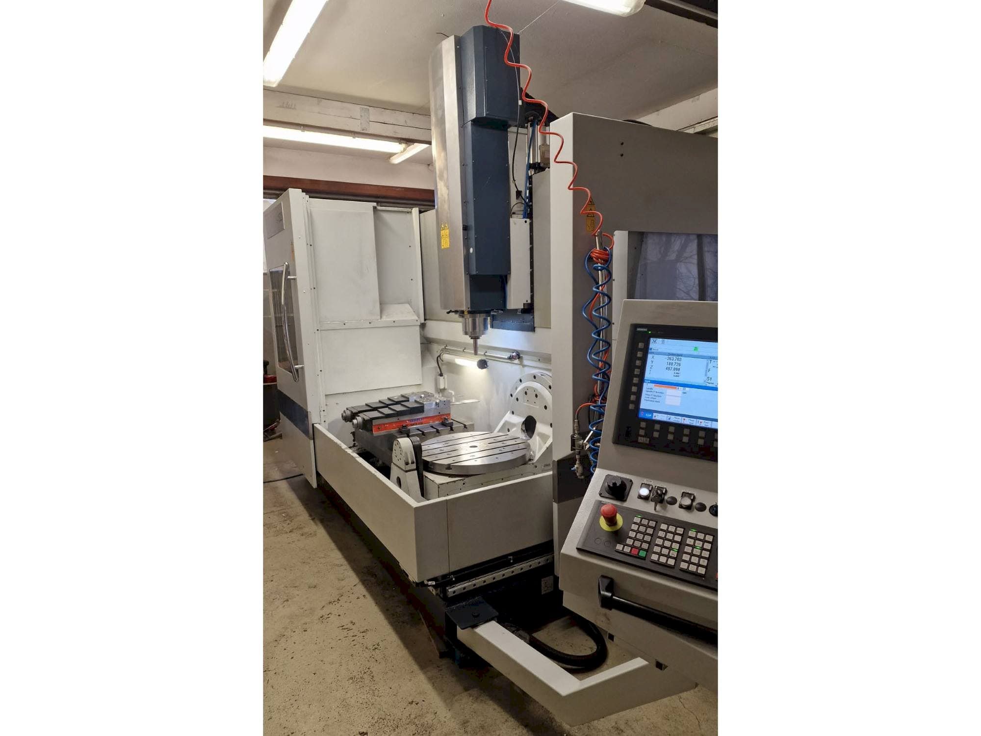 Вид станка SPINNER U5 1520  спереди