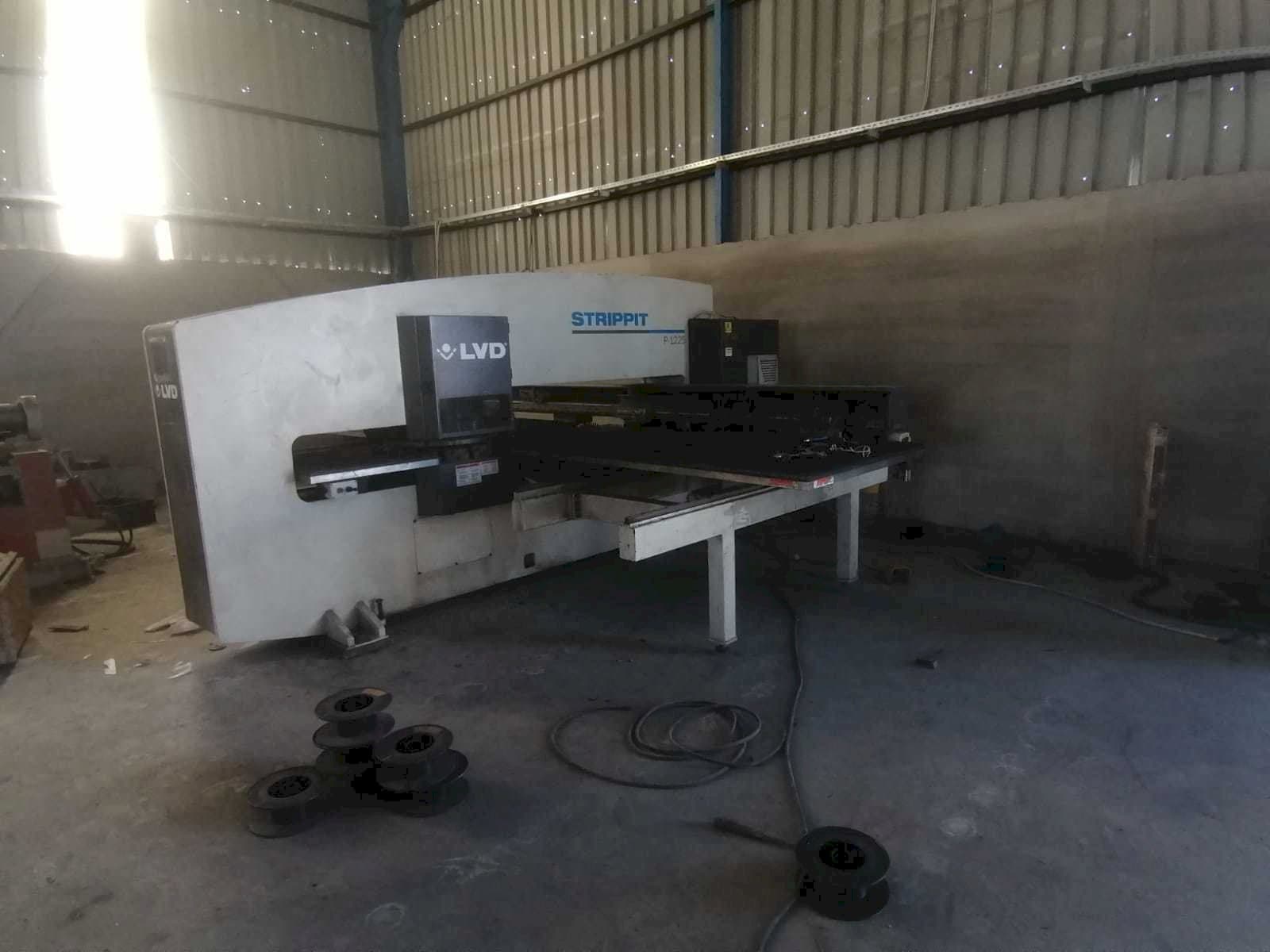 Вид станка LVD P-1225  спереди