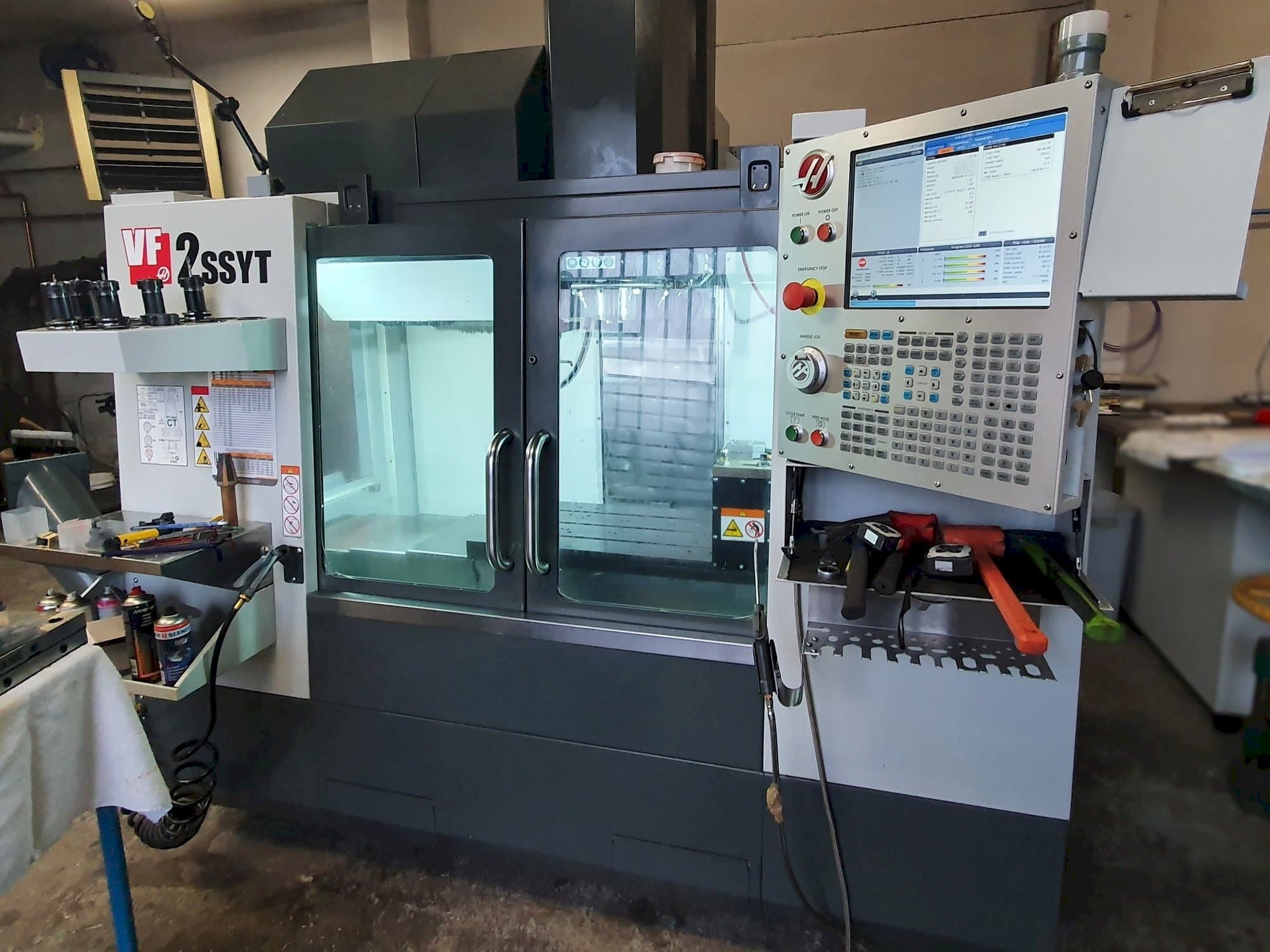 Вид станка HAAS VF-2SSYT  спереди