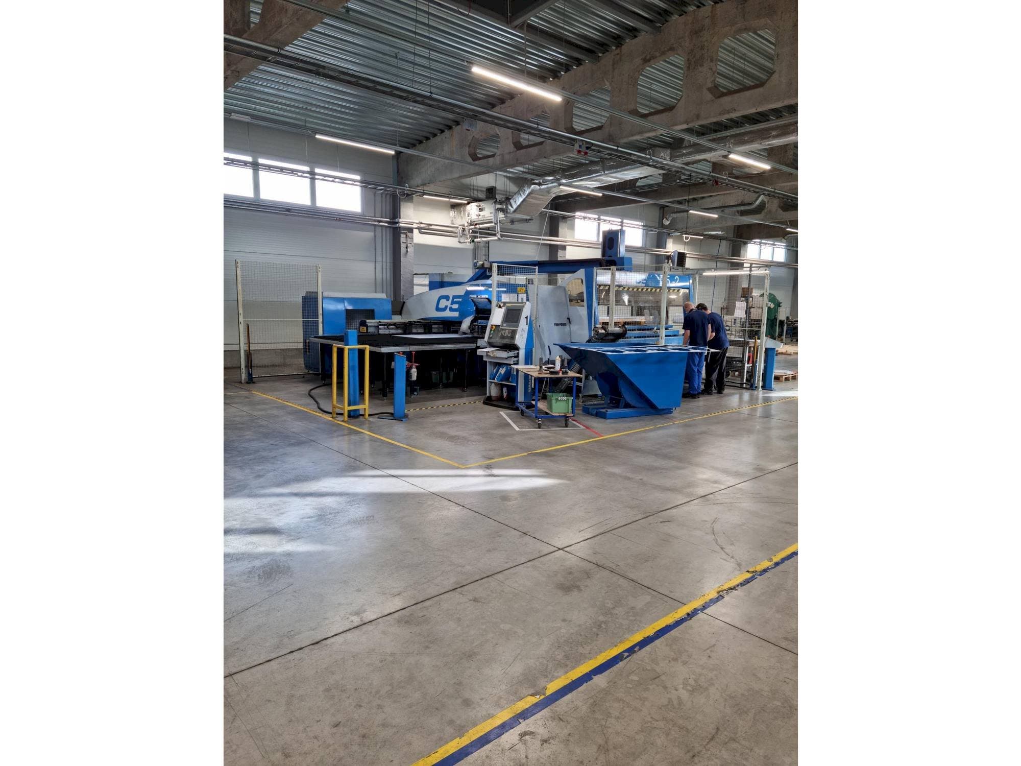 Вид  станка с Finn-Power C5 + Compact Express  правой стороны