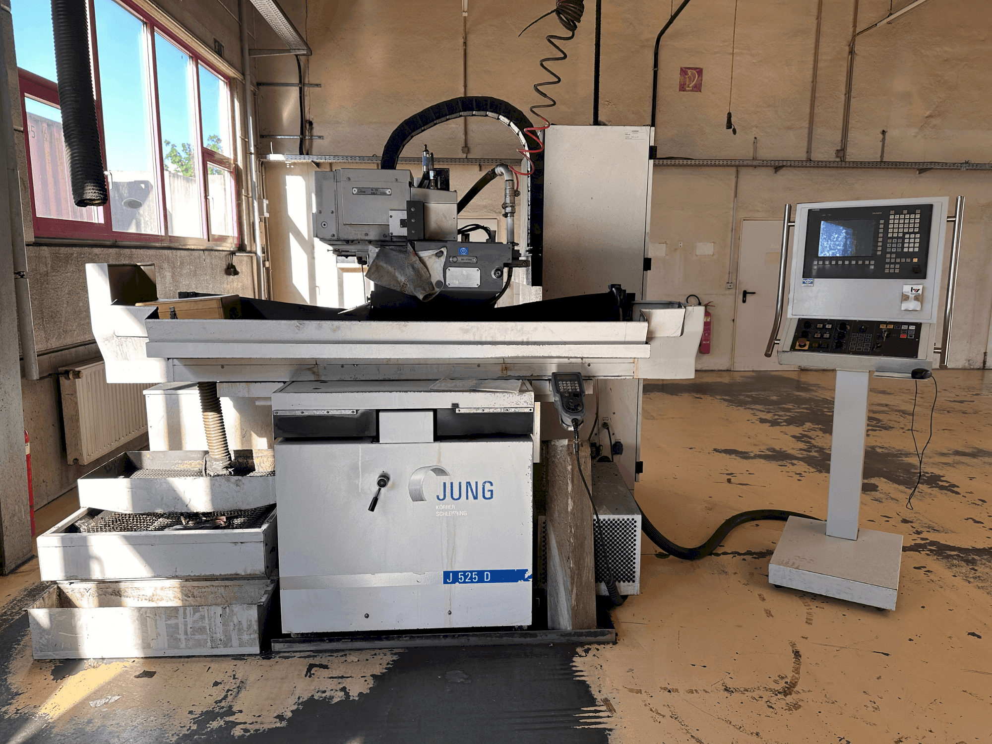 Вид станка JUNG J 525-D  спереди