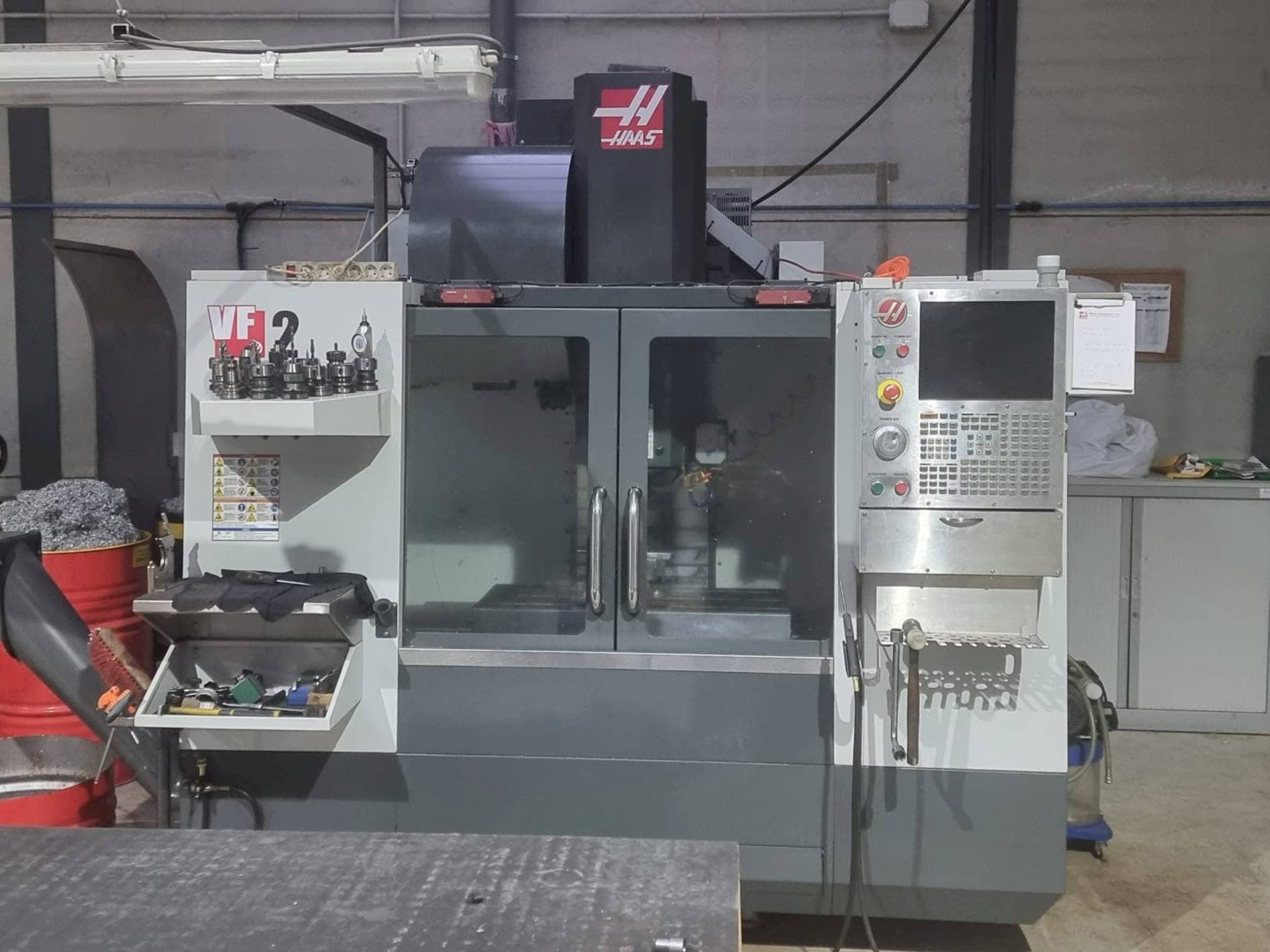 Вид станка HAAS VF-2  спереди