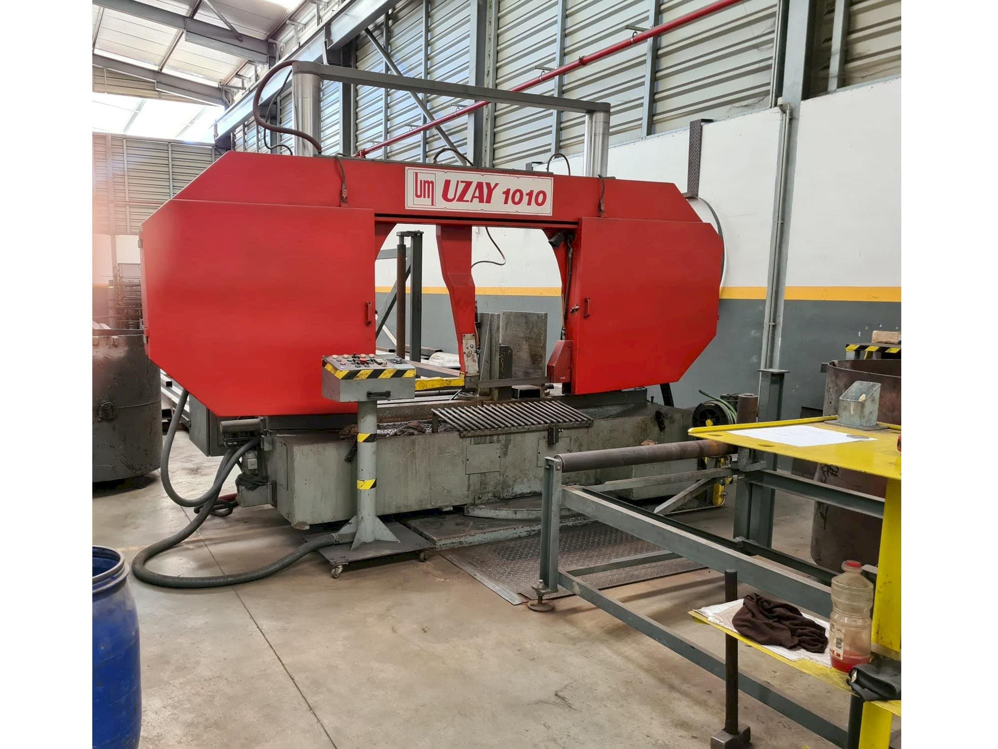 Вид станка UZAY MAKINA UMSY 1010  спереди