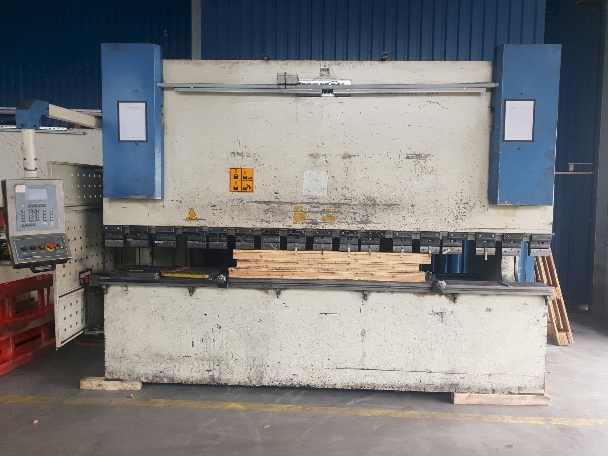 Вид станка ERMAK CNCHAP 3600x200  спереди