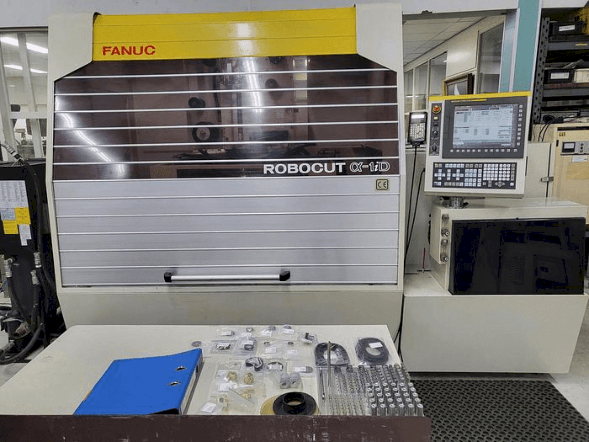 Вид станка FANUC Alpha 1ID  спереди