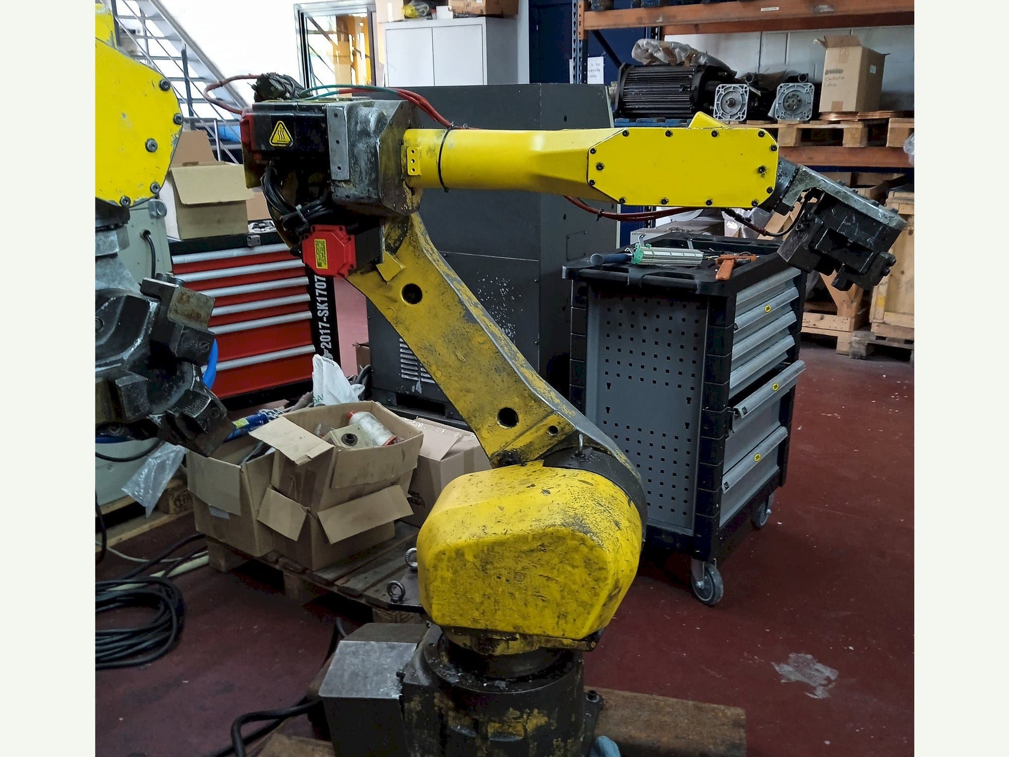 Вид станка FANUC M-16IB  спереди