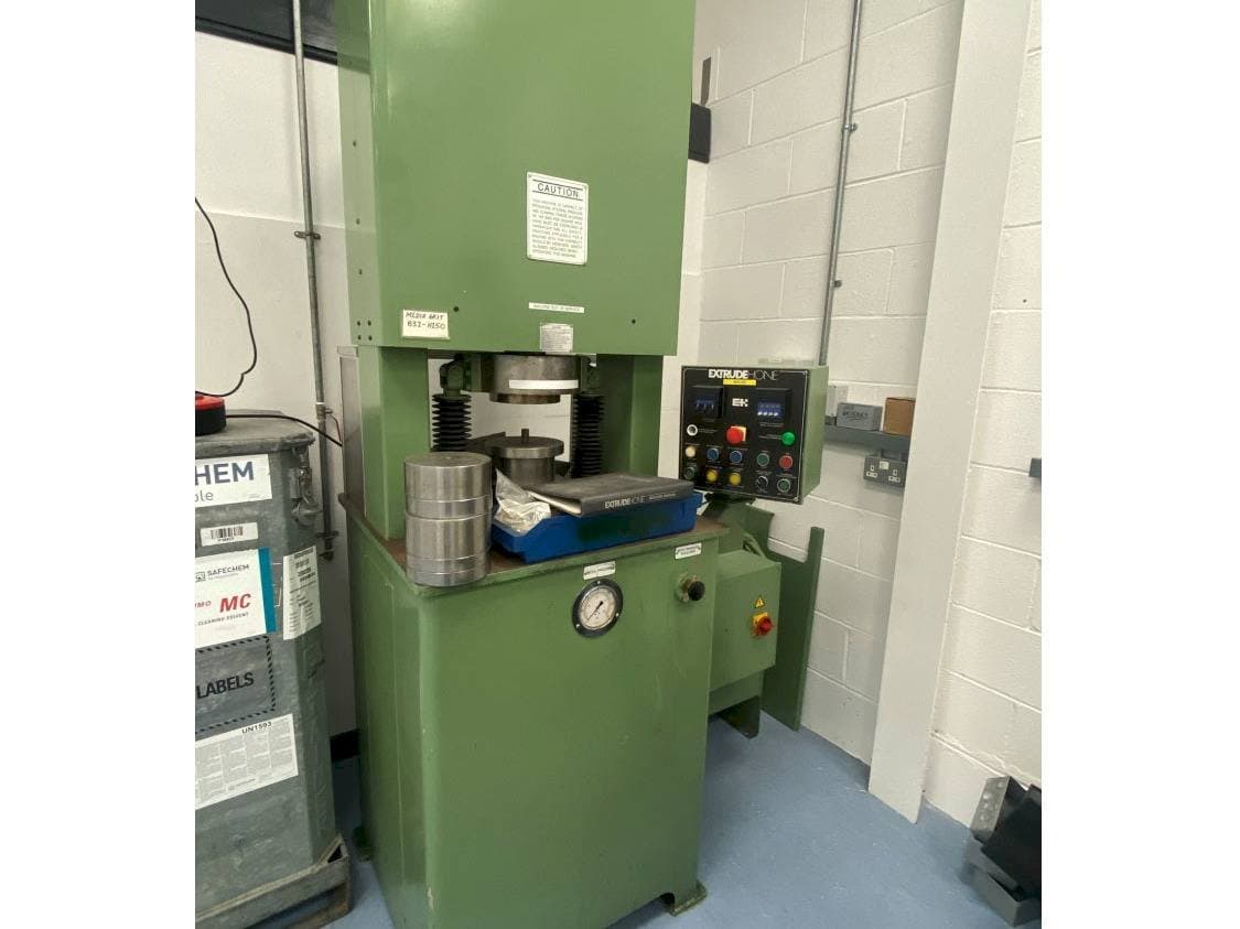 Вид станка Extrude Hone Vector Series  спереди