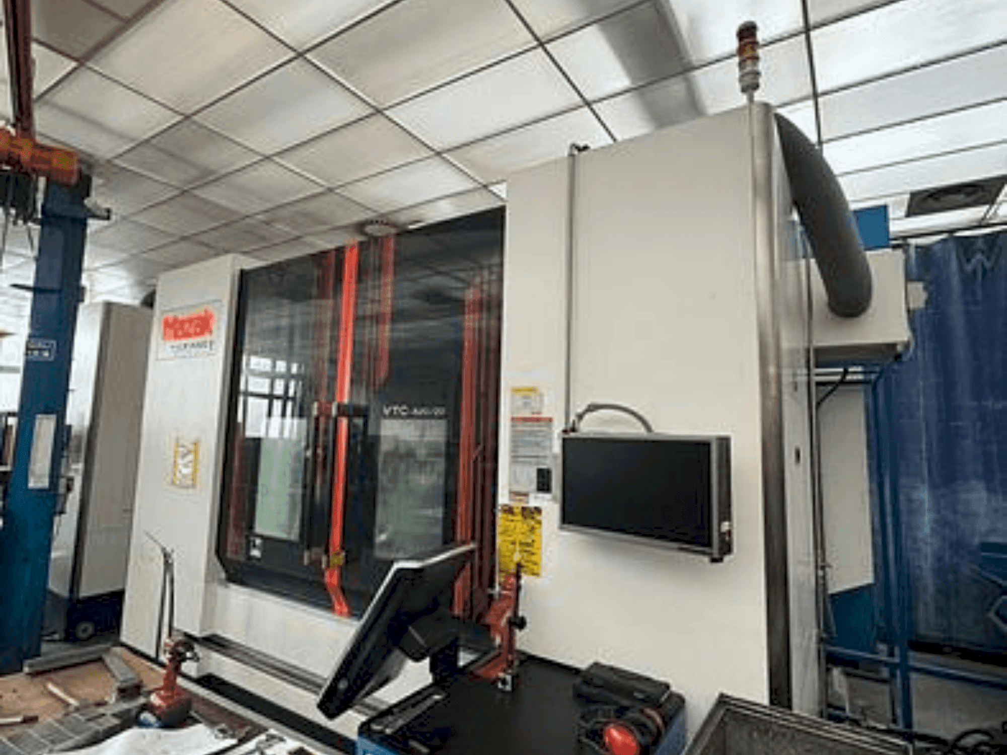 Вид станка Mazak VTC 820/20  спереди