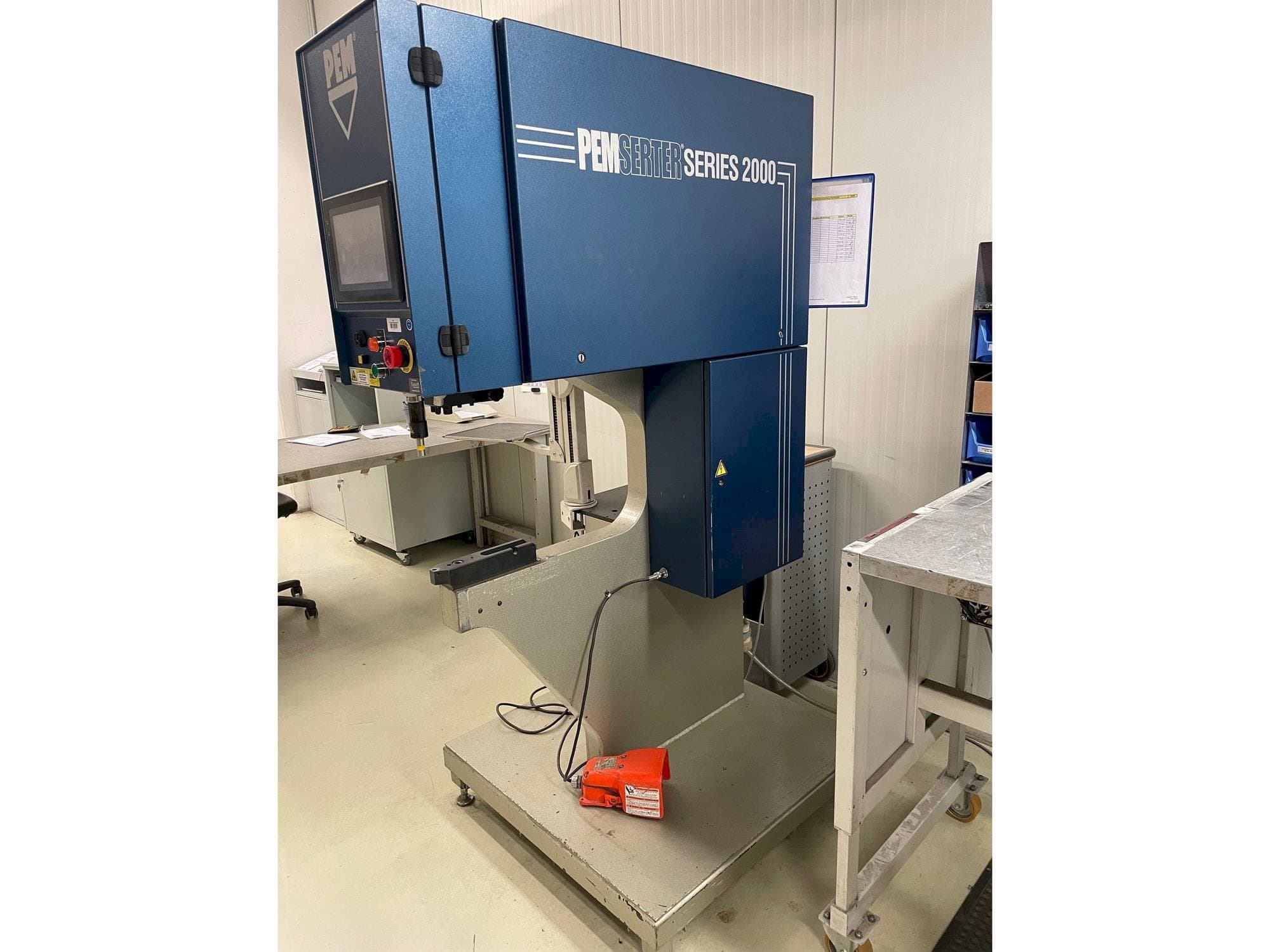 Вид станка PEM-SERTER Series 2000A  спереди