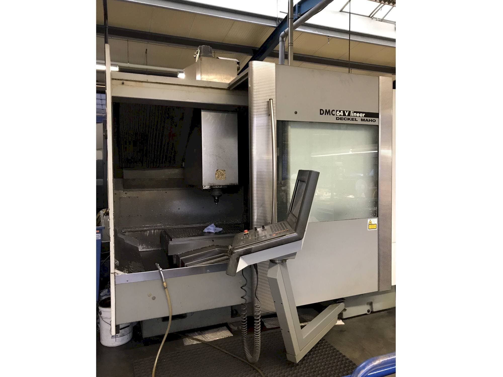 Вид  станка с DECKEL MAHO DMC 64V Linear  правой стороны