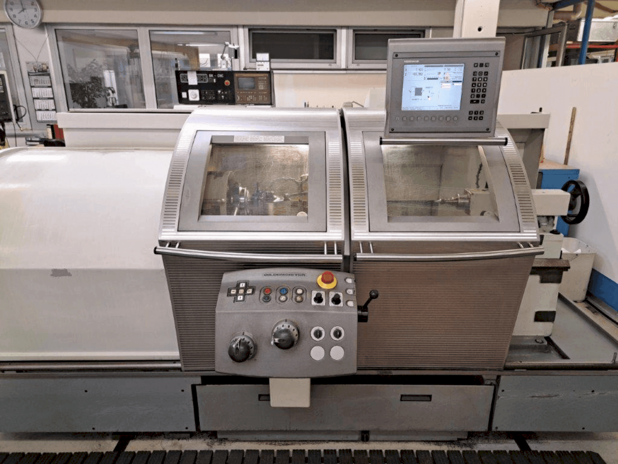 Вид станка Gildemeister NEF520  спереди