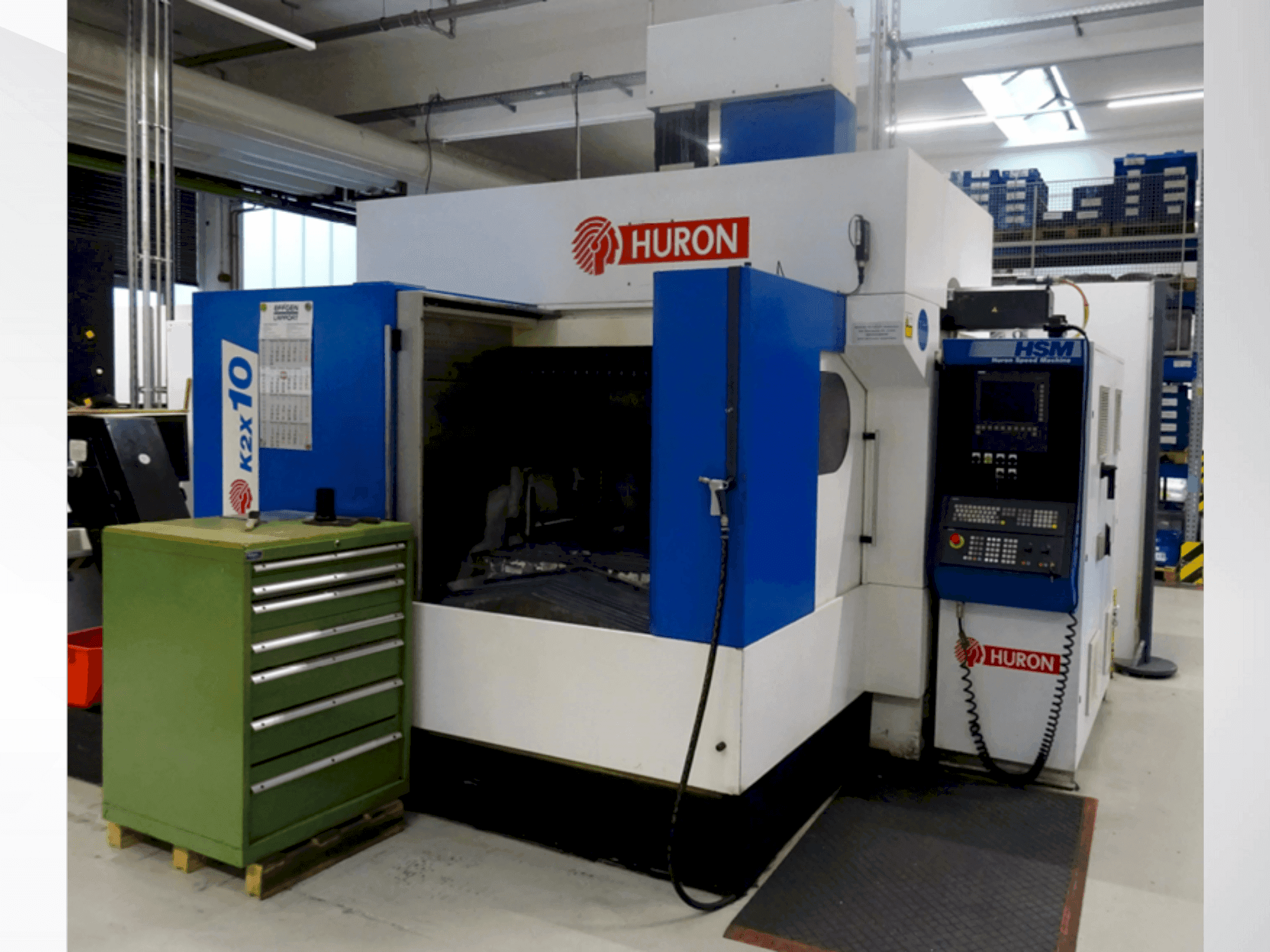 Вид станка Huron K2X 10  спереди