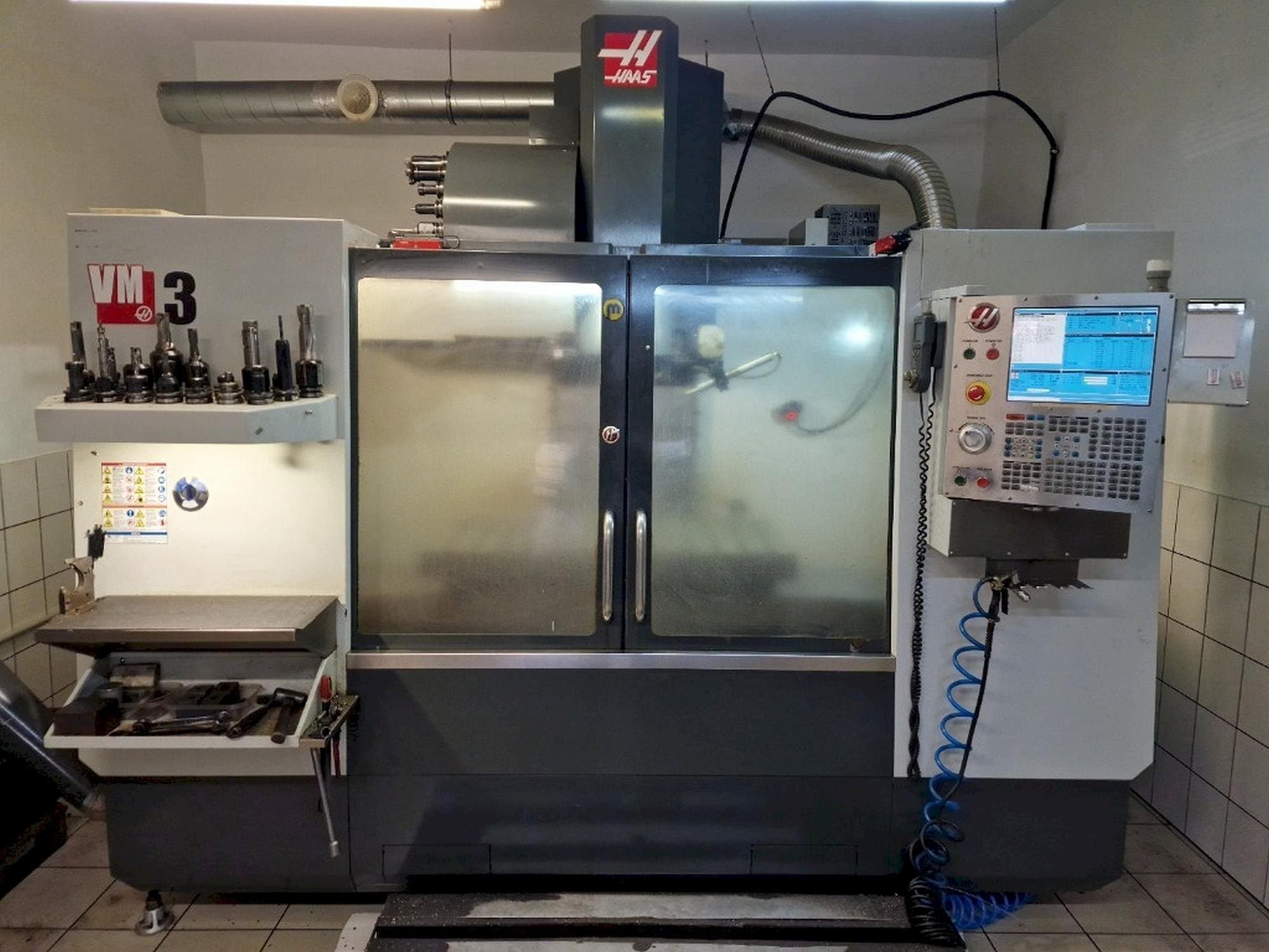 Вид станка HAAS VM-3  спереди
