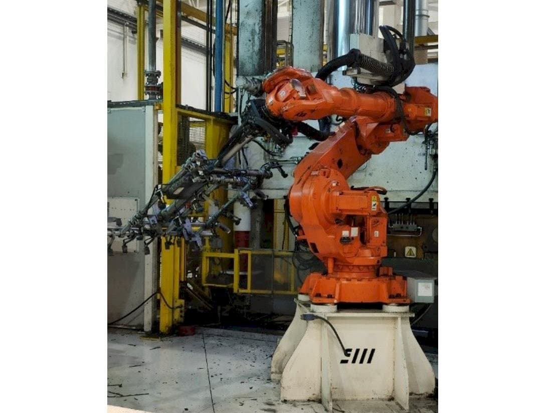 Вид станка ABB IRB 6640-185/2.8  спереди