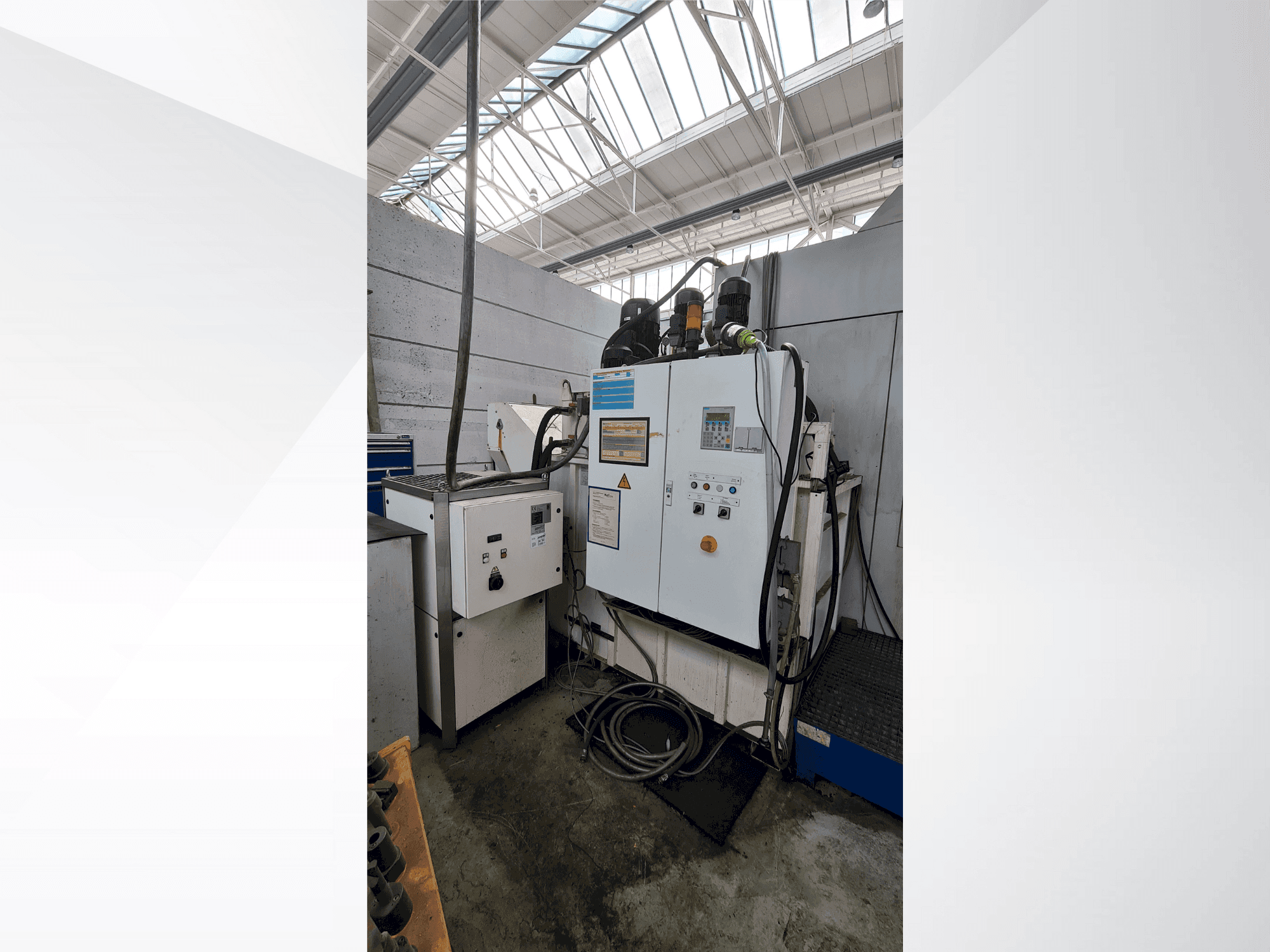 Вид станка OSG EX-CELL-O XS425  спереди