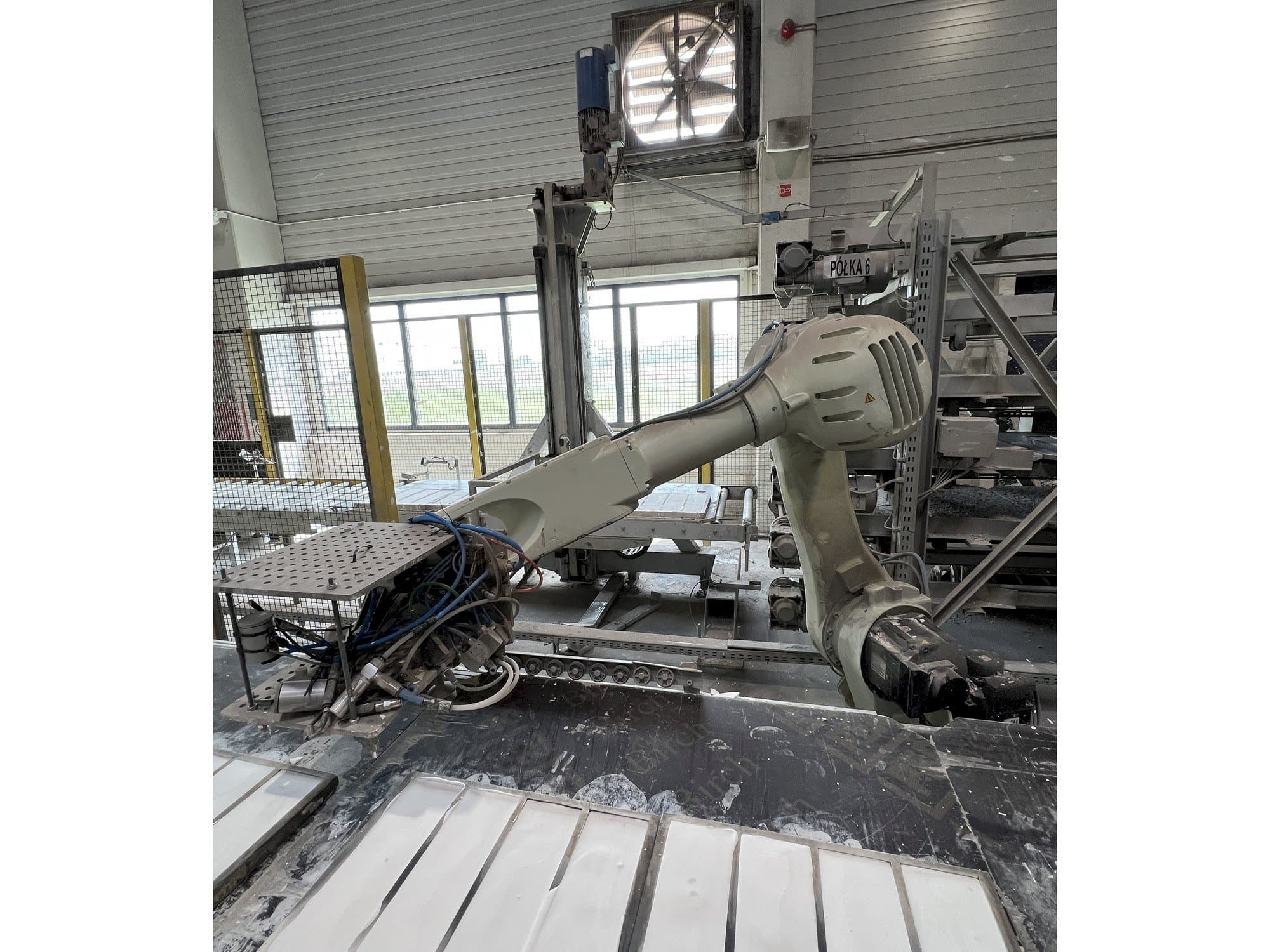 Вид станка Kawasaki 3RS050N-BC02  спереди