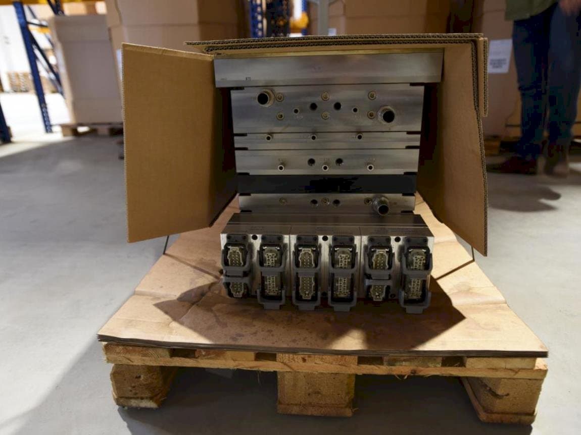 Вид станка HTW PCO 1810  спереди