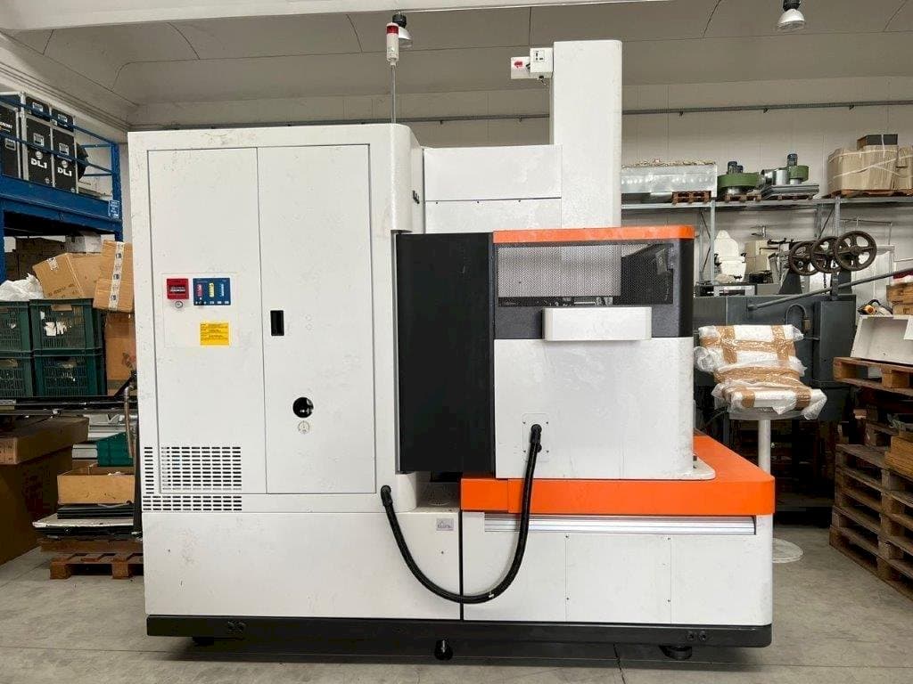 Вид станка AgieCharmilles FORM 30  спереди