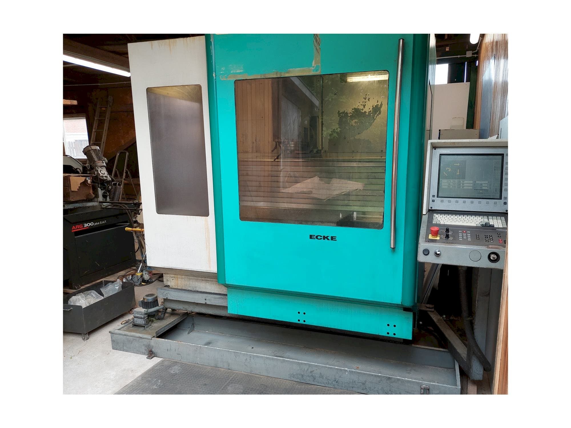 Вид станка DECKEL MAHO DMU 60 E  спереди