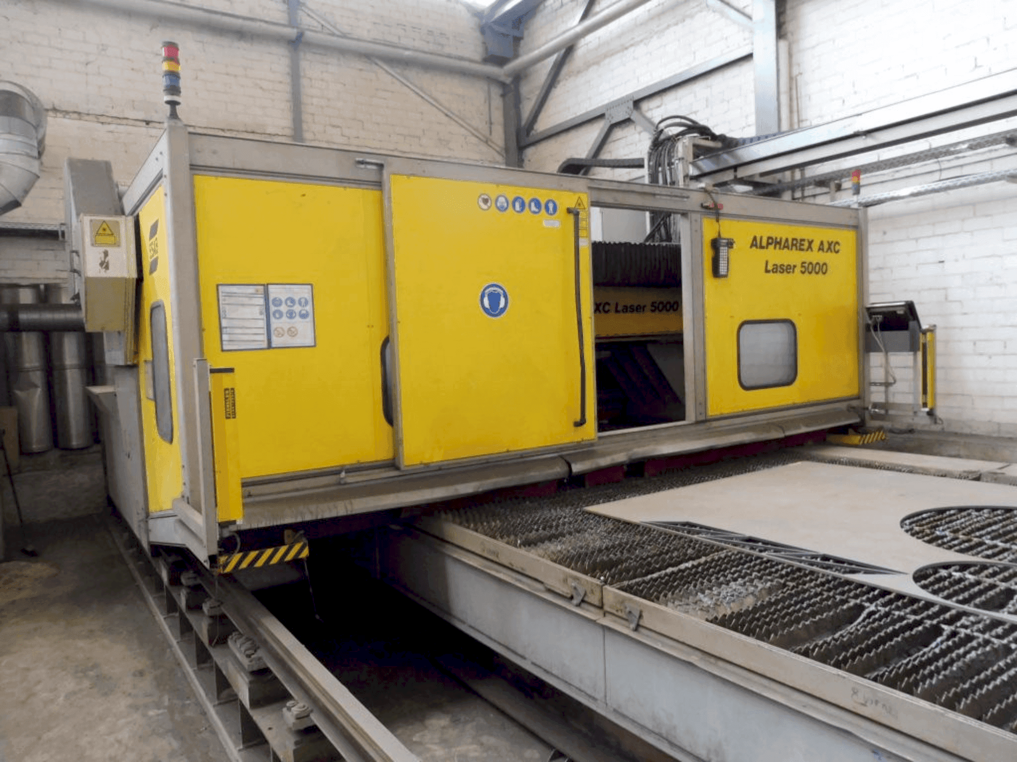 Вид станка ALPHAREX AXC Laser 500  спереди