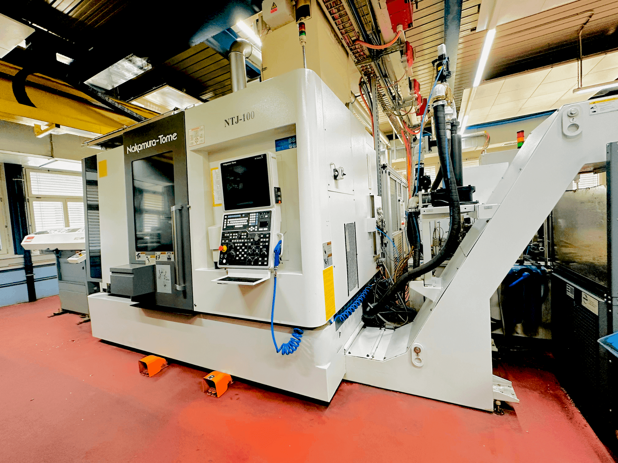 Вид станка NAKAMURA NTJ100  спереди