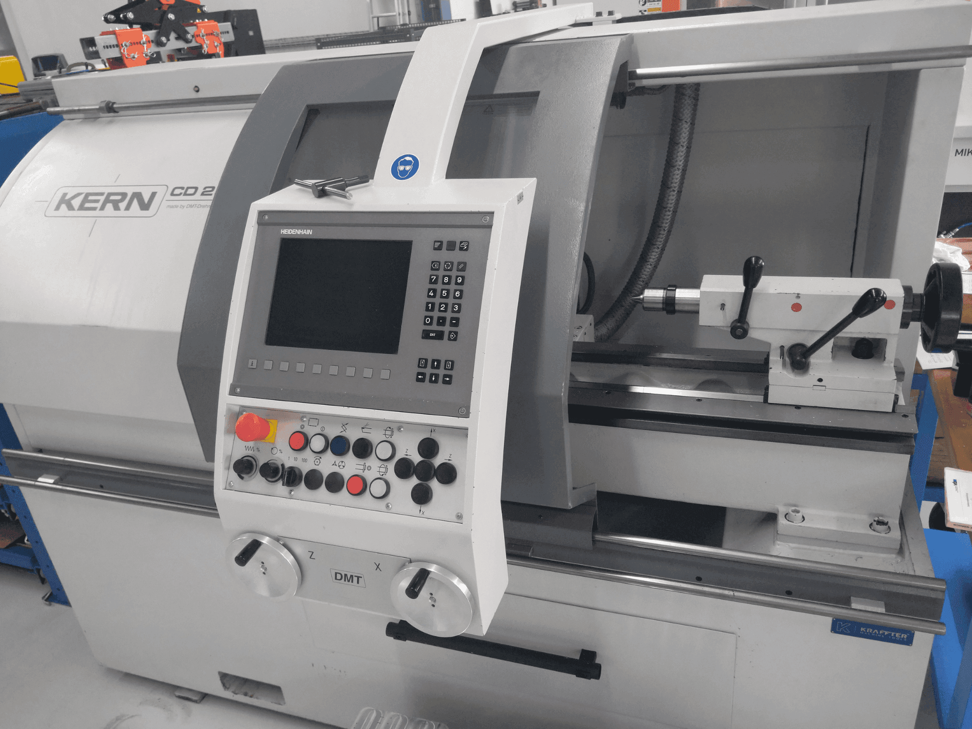 Вид станка DMT KERN CD 282  спереди