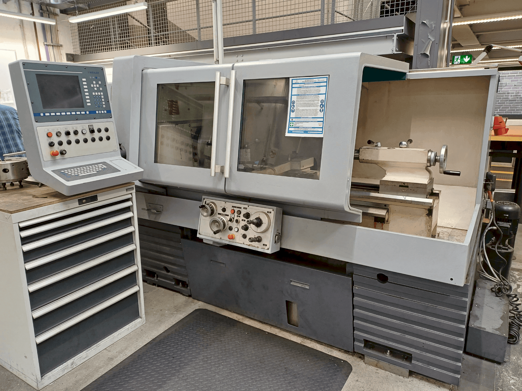 Вид станка Weiler E40  спереди