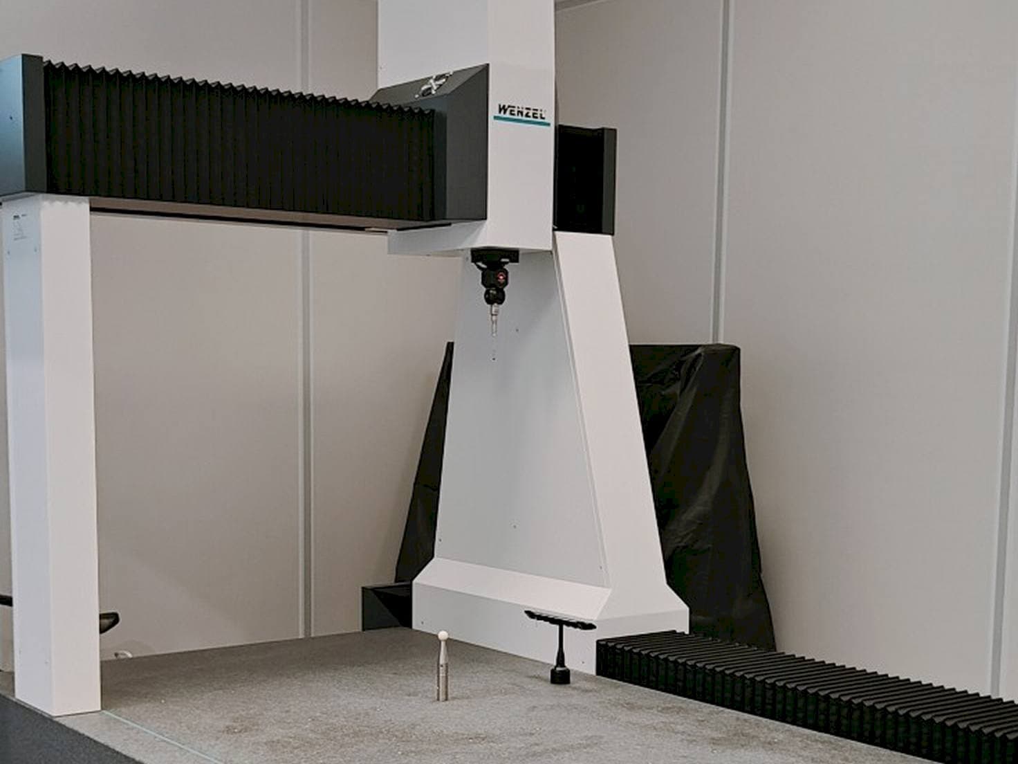 Вид станка Wenzel LH 1010  спереди