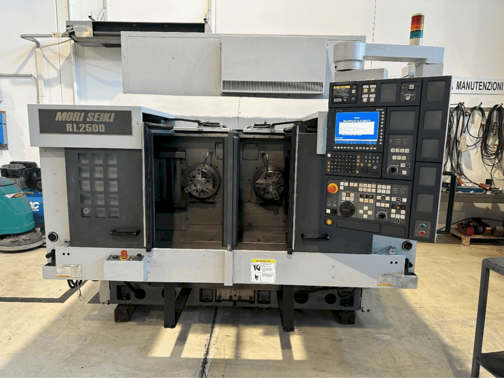 Вид станка MORI SEIKI   спереди