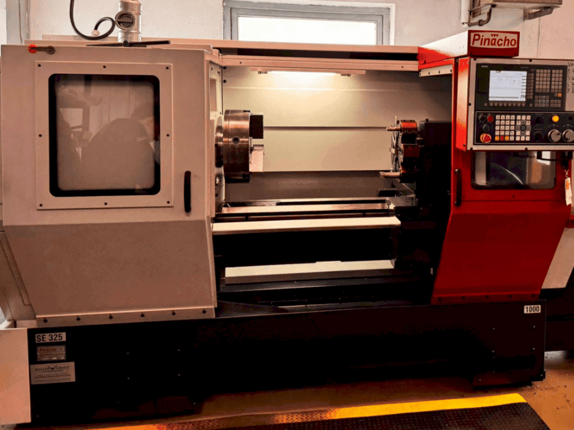 Вид станка Pinacho SE325  спереди