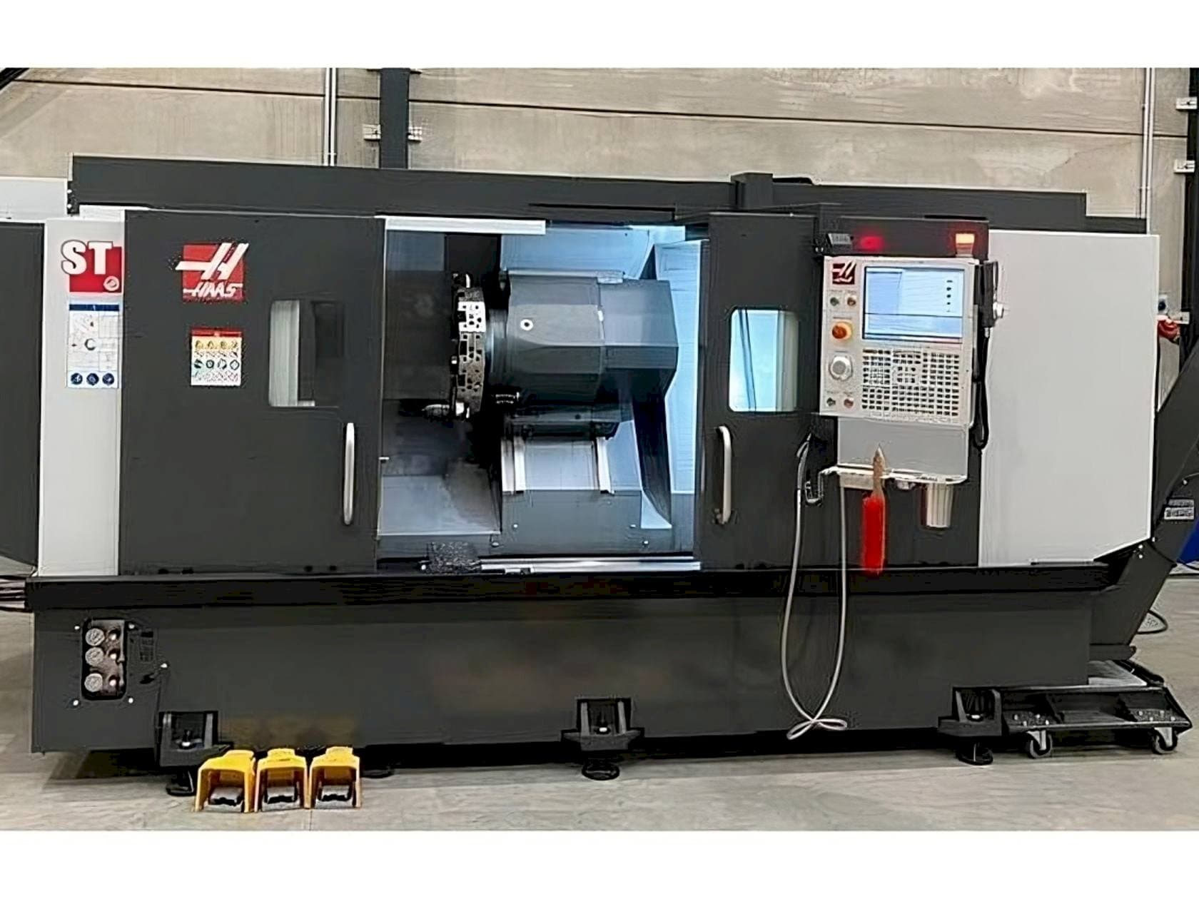 Вид станка HAAS ST-35L  спереди