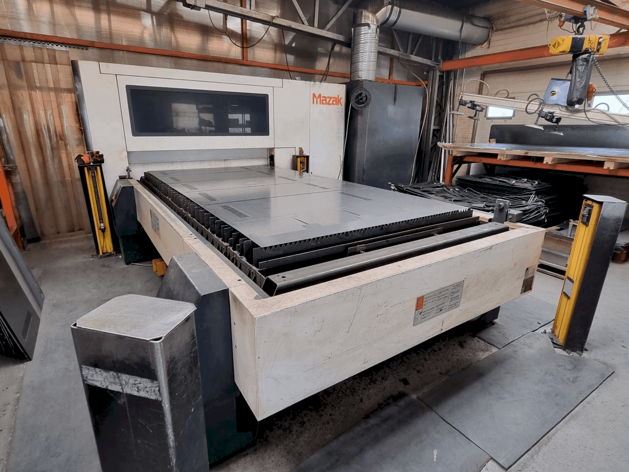 Вид станка Mazak OPTIPLEX 3015 FIBER II  спереди