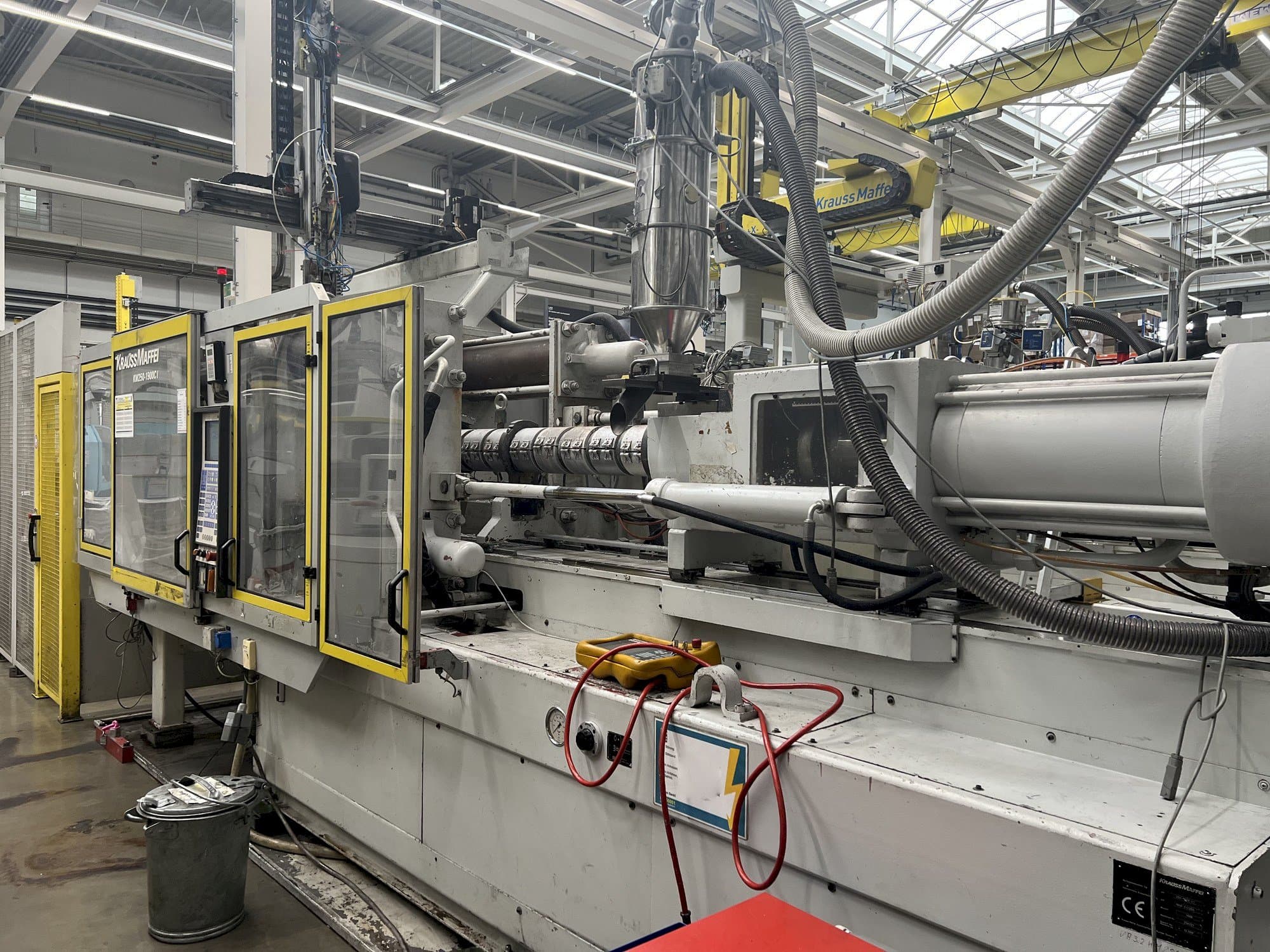 Вид станка Krauss Maffei KM 250  спереди