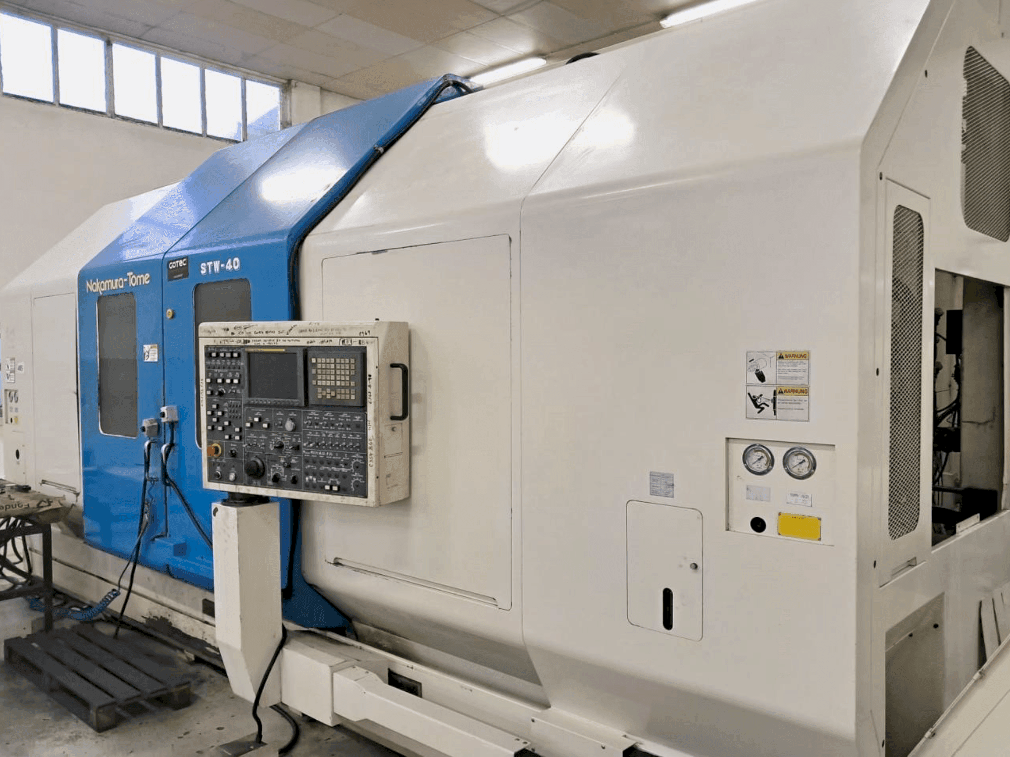 Вид станка NAKAMURA-TOME STW-40  спереди
